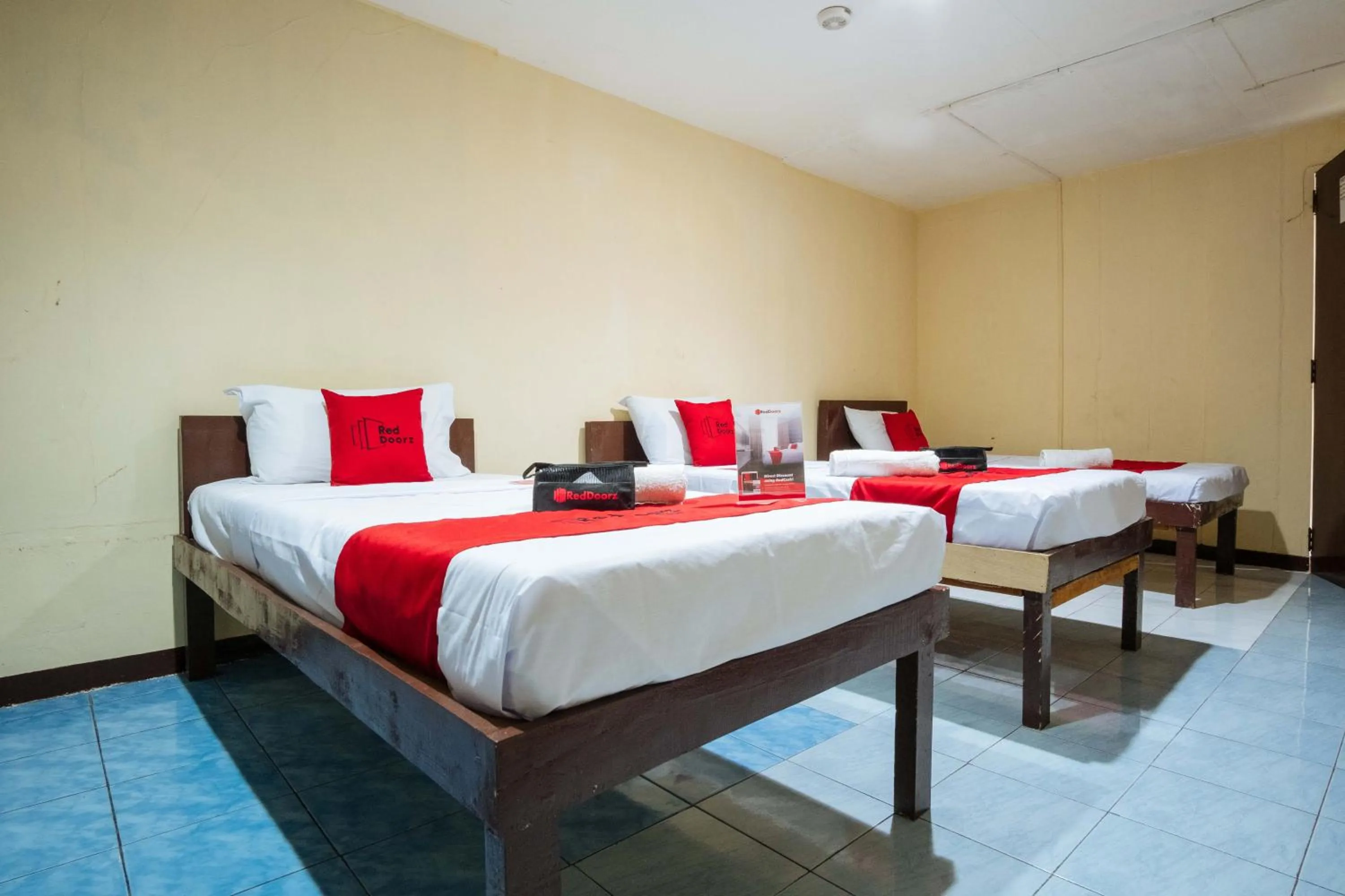 Bedroom in RedDoorz @Downtown Bacolod