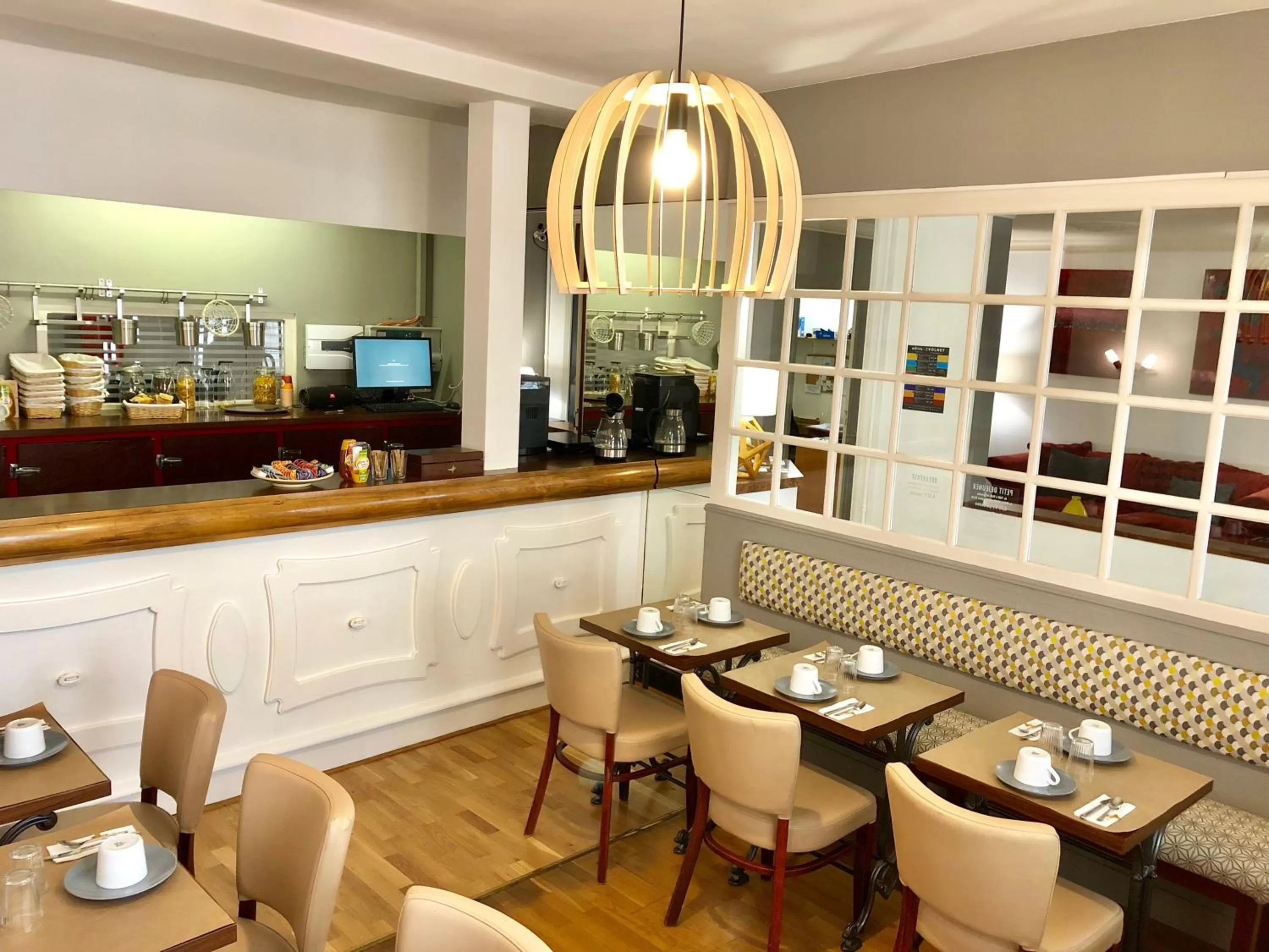 Breakfast in Cit'Hotel Le Volney