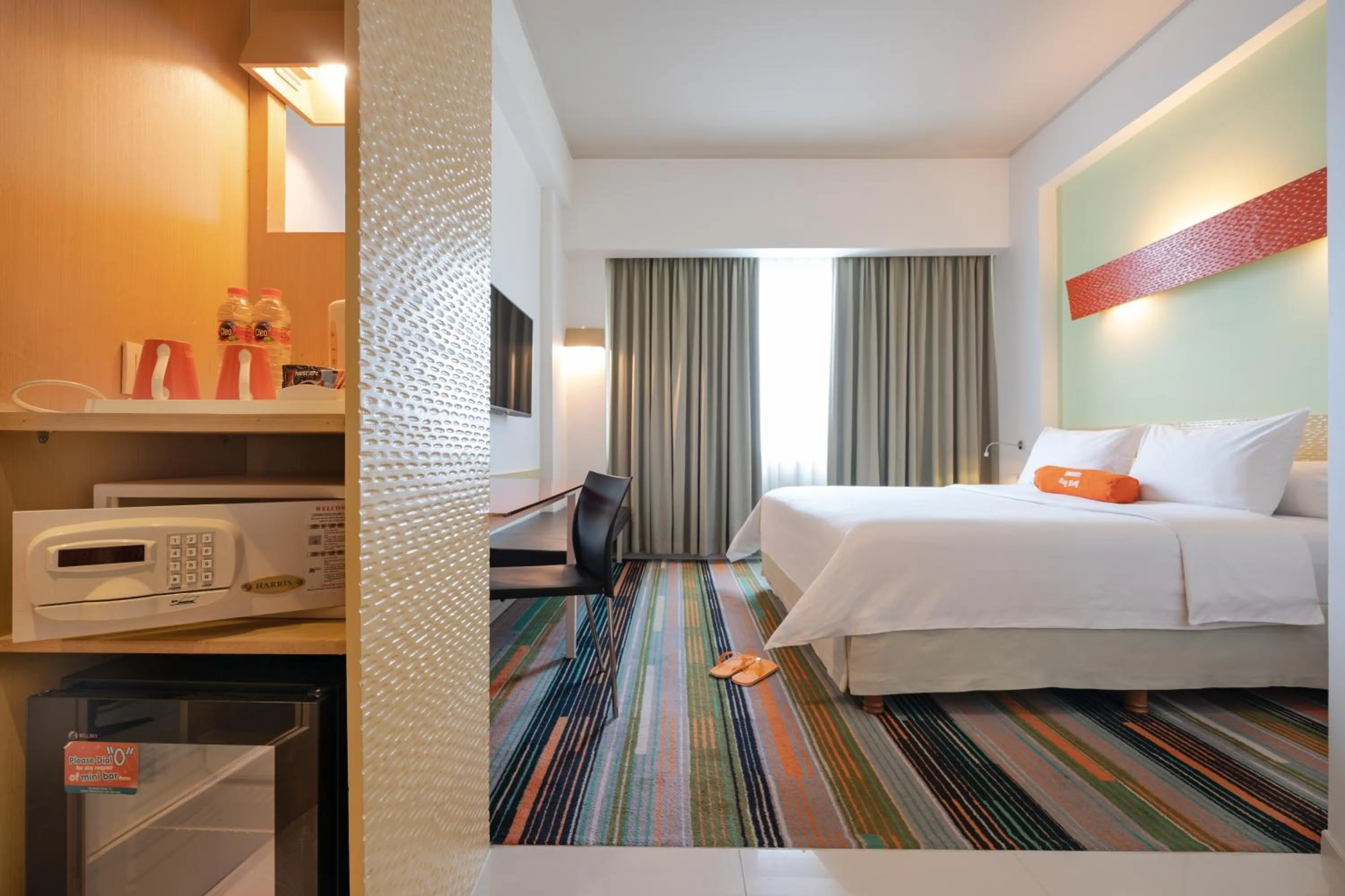Photo of the whole room, Bed in HARRIS Hotel & Convention Festival Citylink Bandung