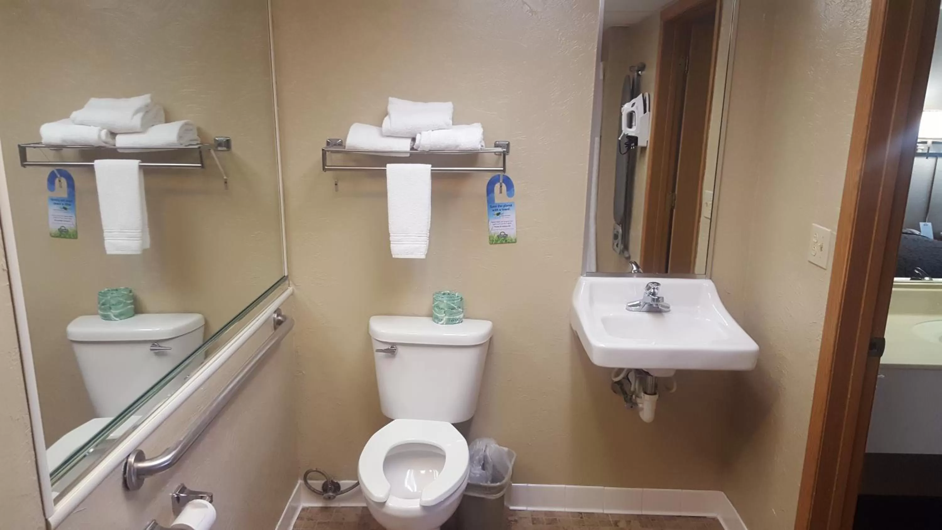 Bathroom in Days Inn by Wyndham Branson/Near the Strip