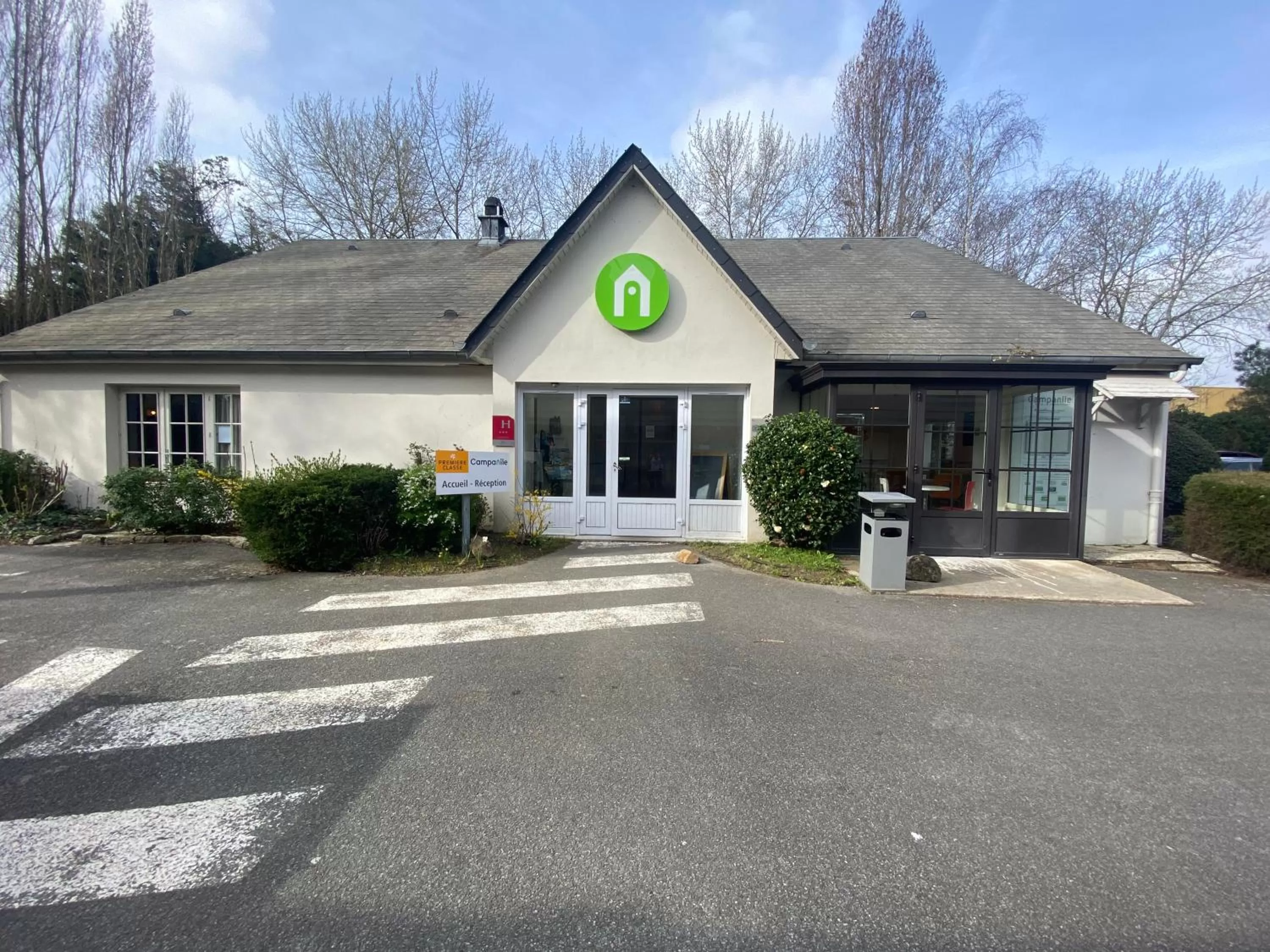 Facade/entrance in Campanile Nantes ~ Rezé Aéroport