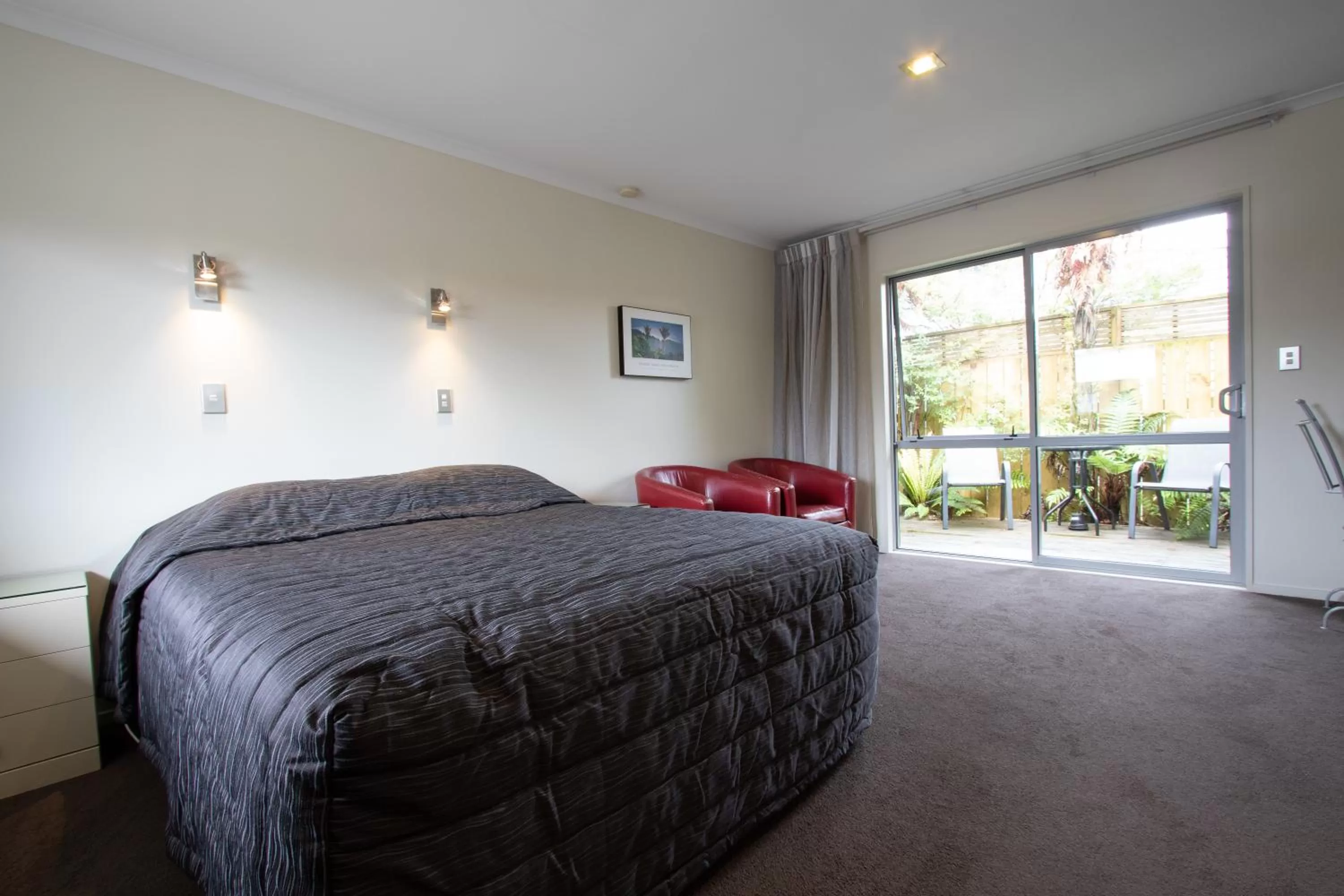 Bed in Annabelle Motel