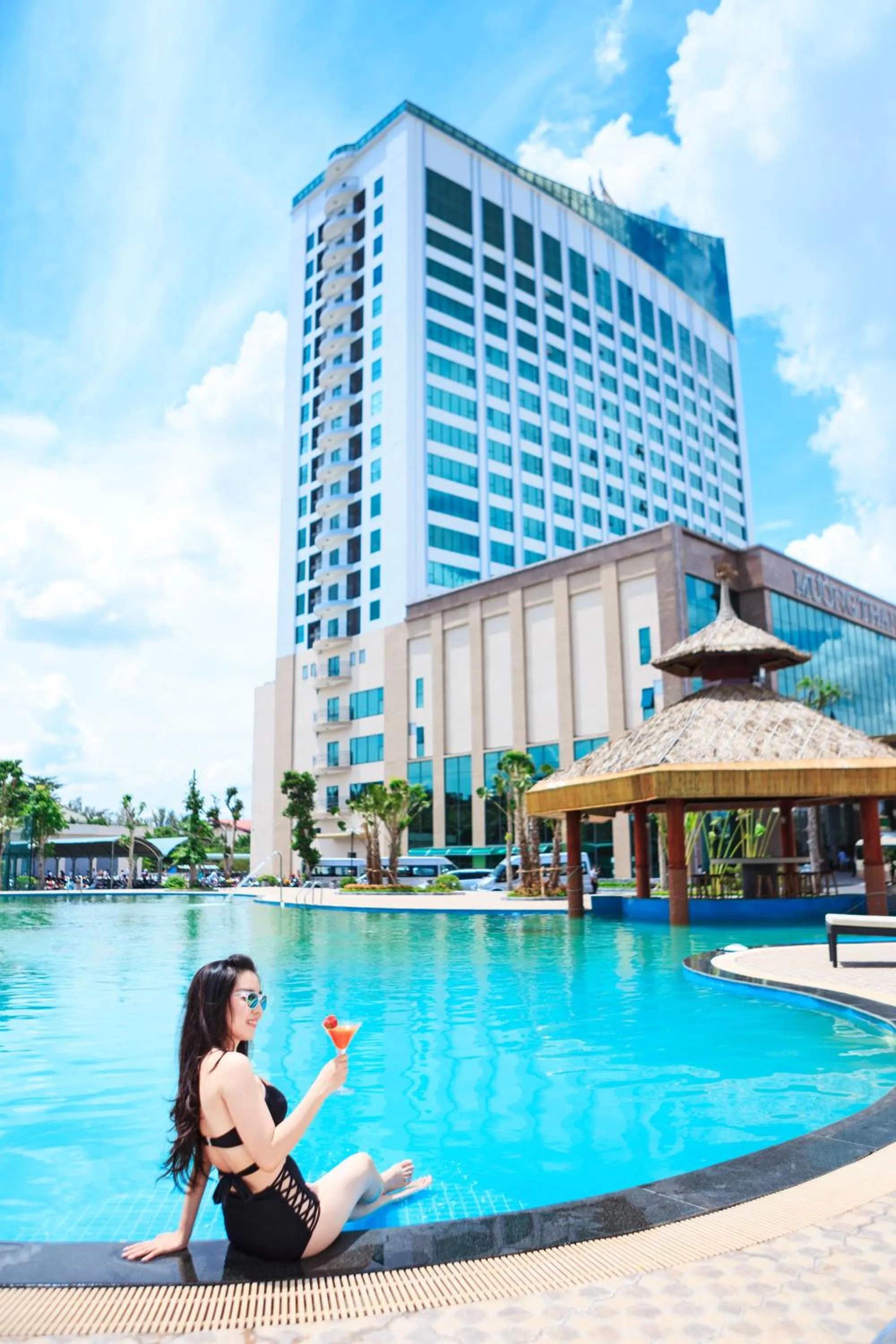 Swimming pool in Muong Thanh Luxury Can Tho Hotel
