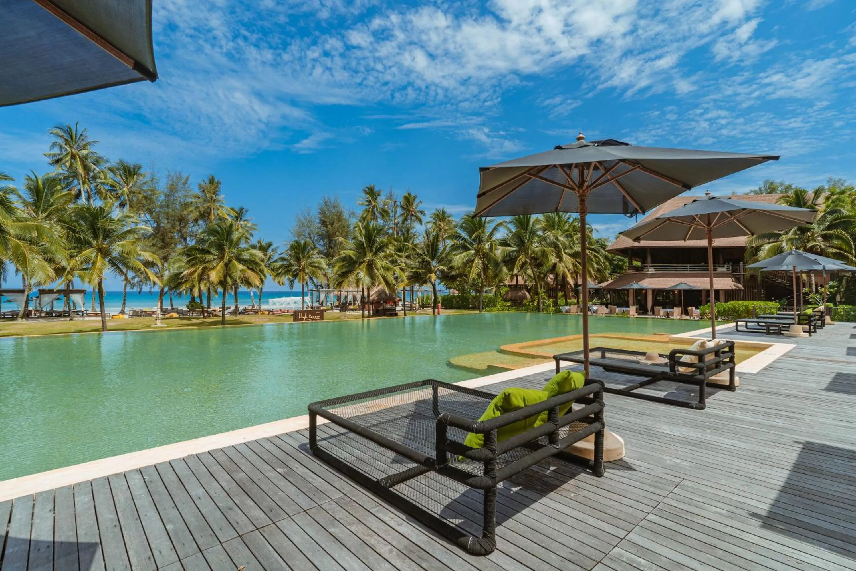 Sea view in High Season Pool Villa & Spa