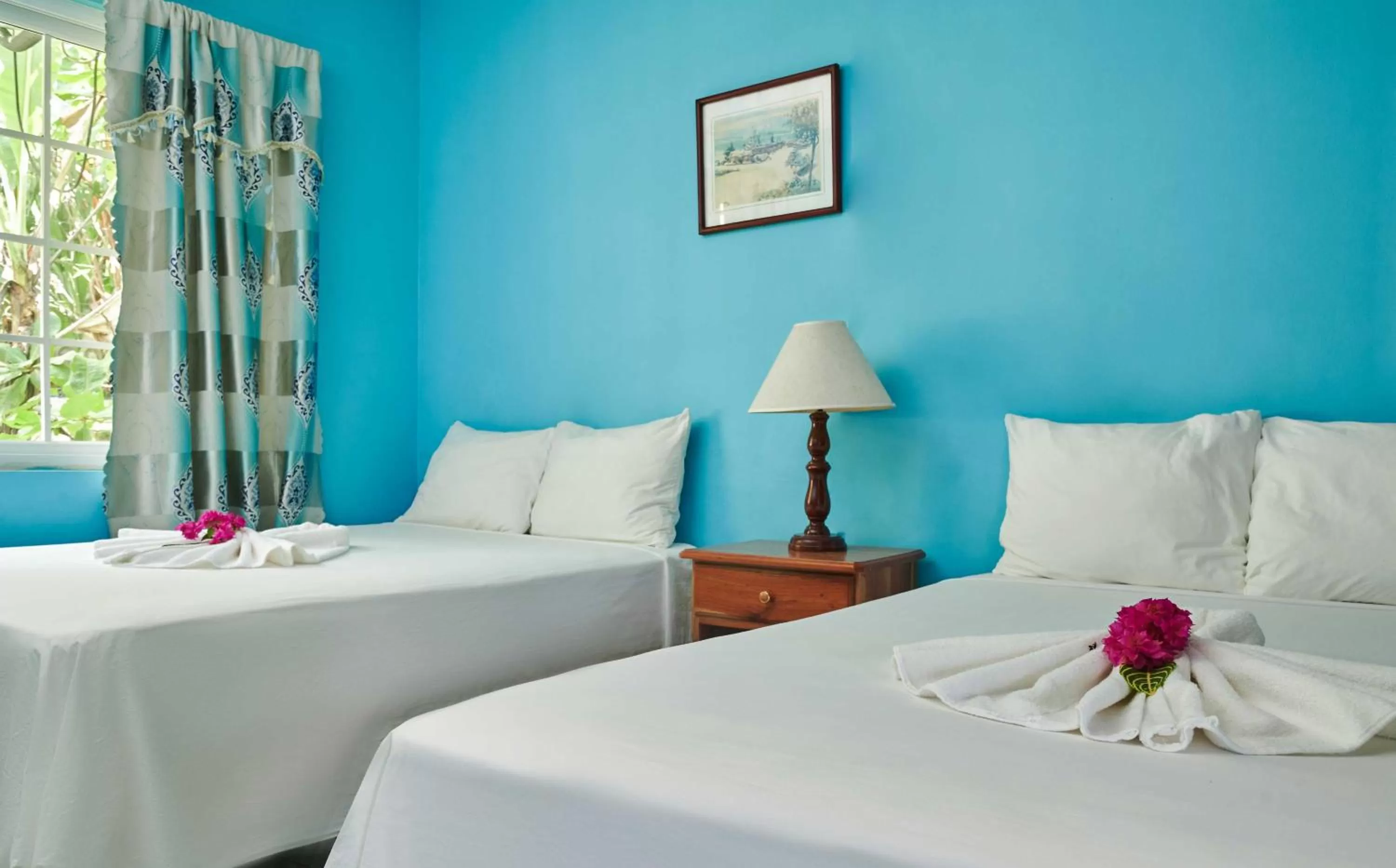 Bed in Yellow Bird Sea