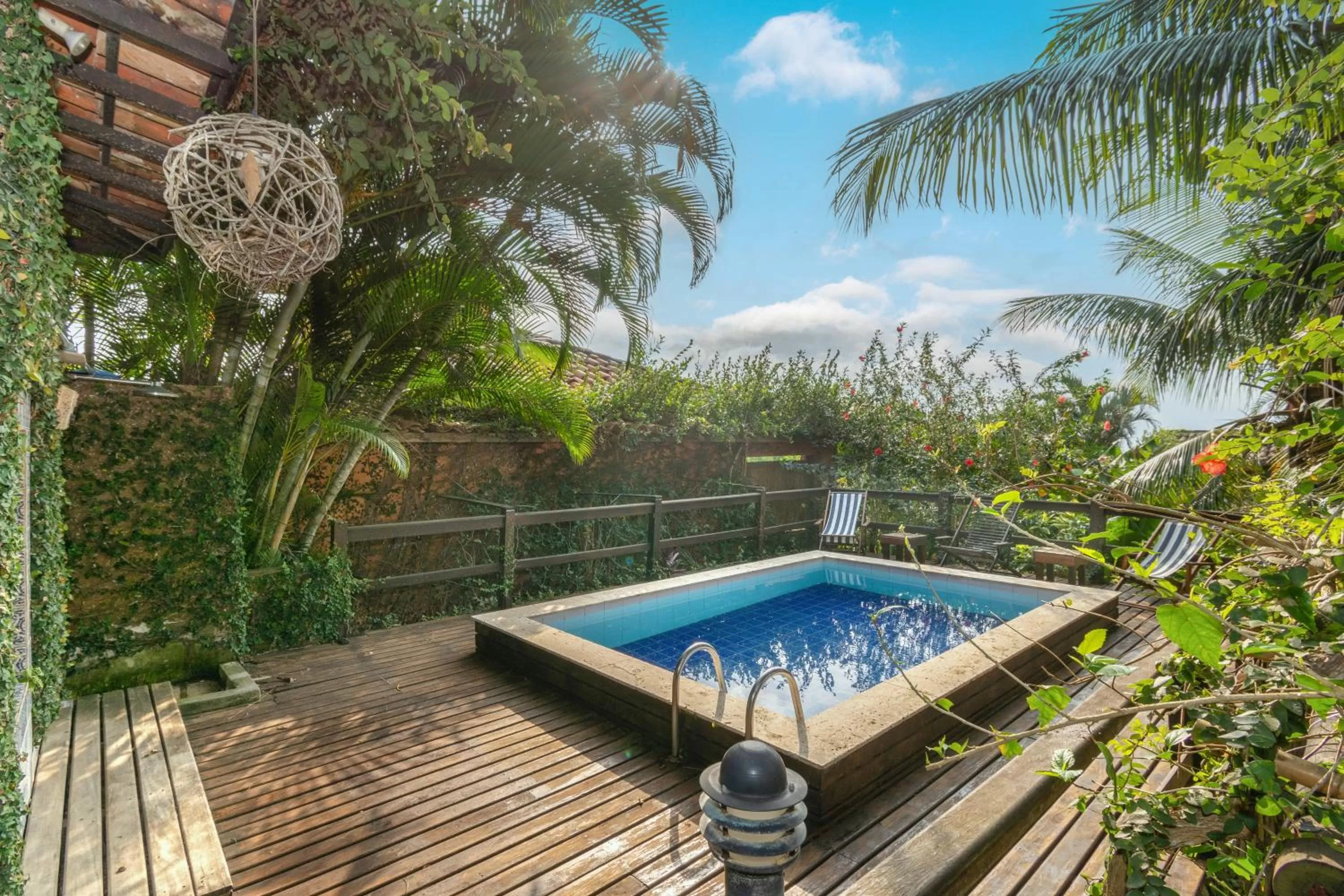 Swimming pool in Pousada Afrika