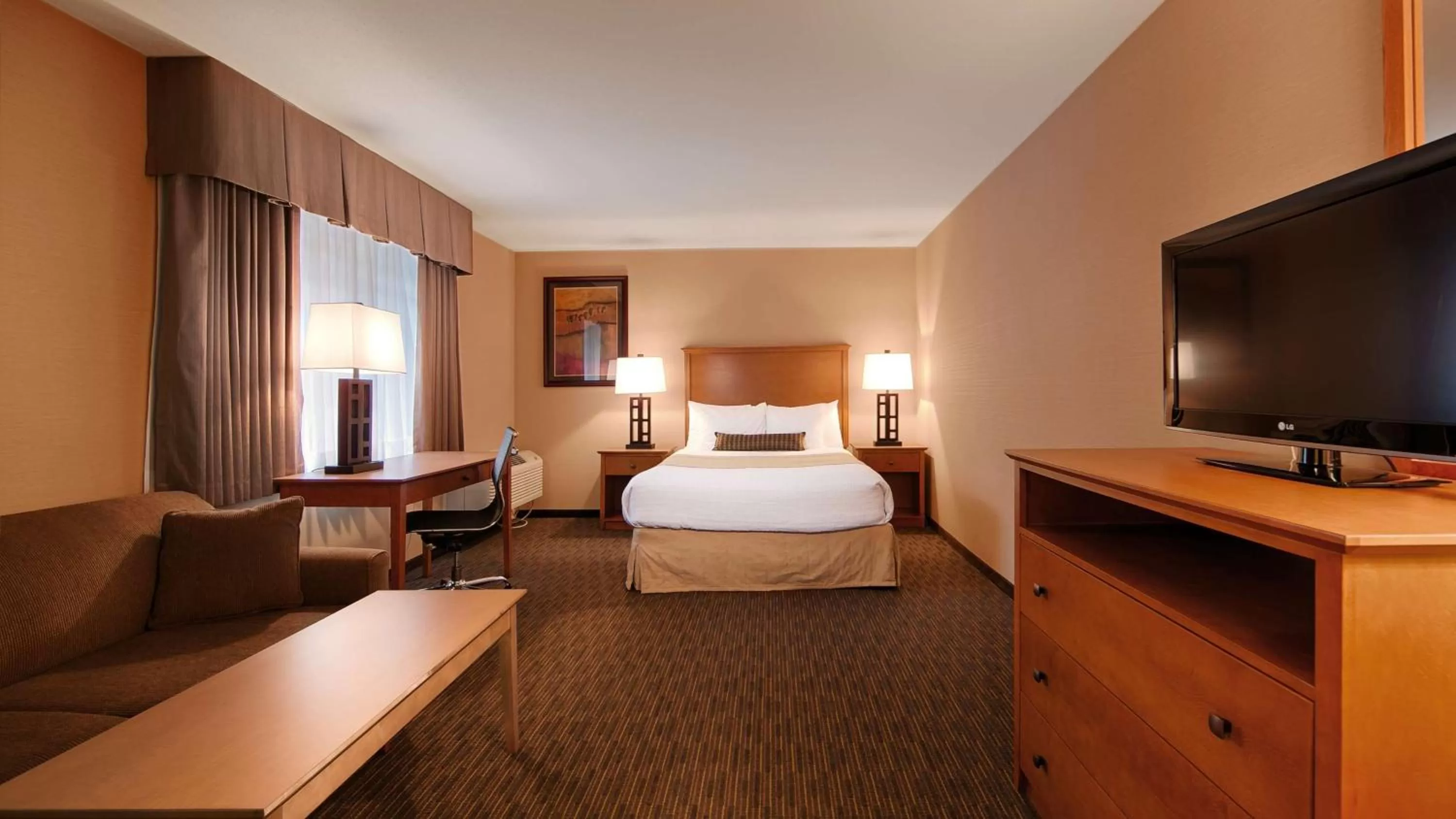 Photo of the whole room, Bed in Best Western PLUS Mission City Lodge