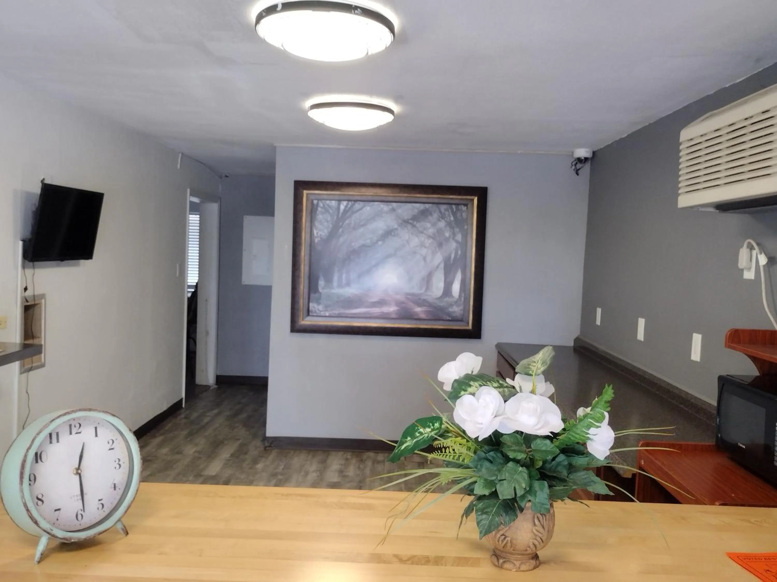 Lobby or reception, TV/Entertainment Center in Capital O Hotel Richmond Hill/Savannah area I-95