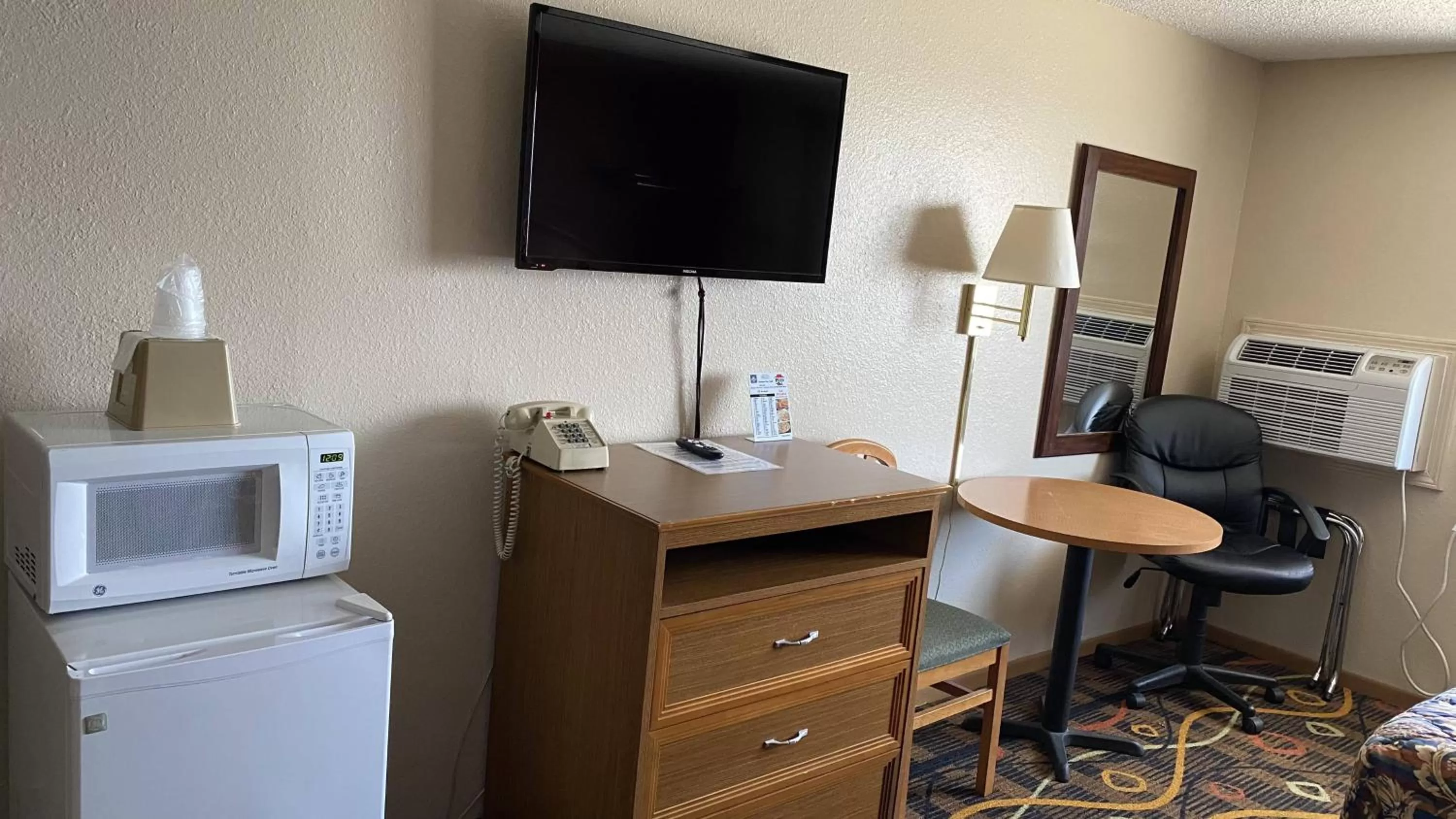 TV and multimedia in Newton Inn