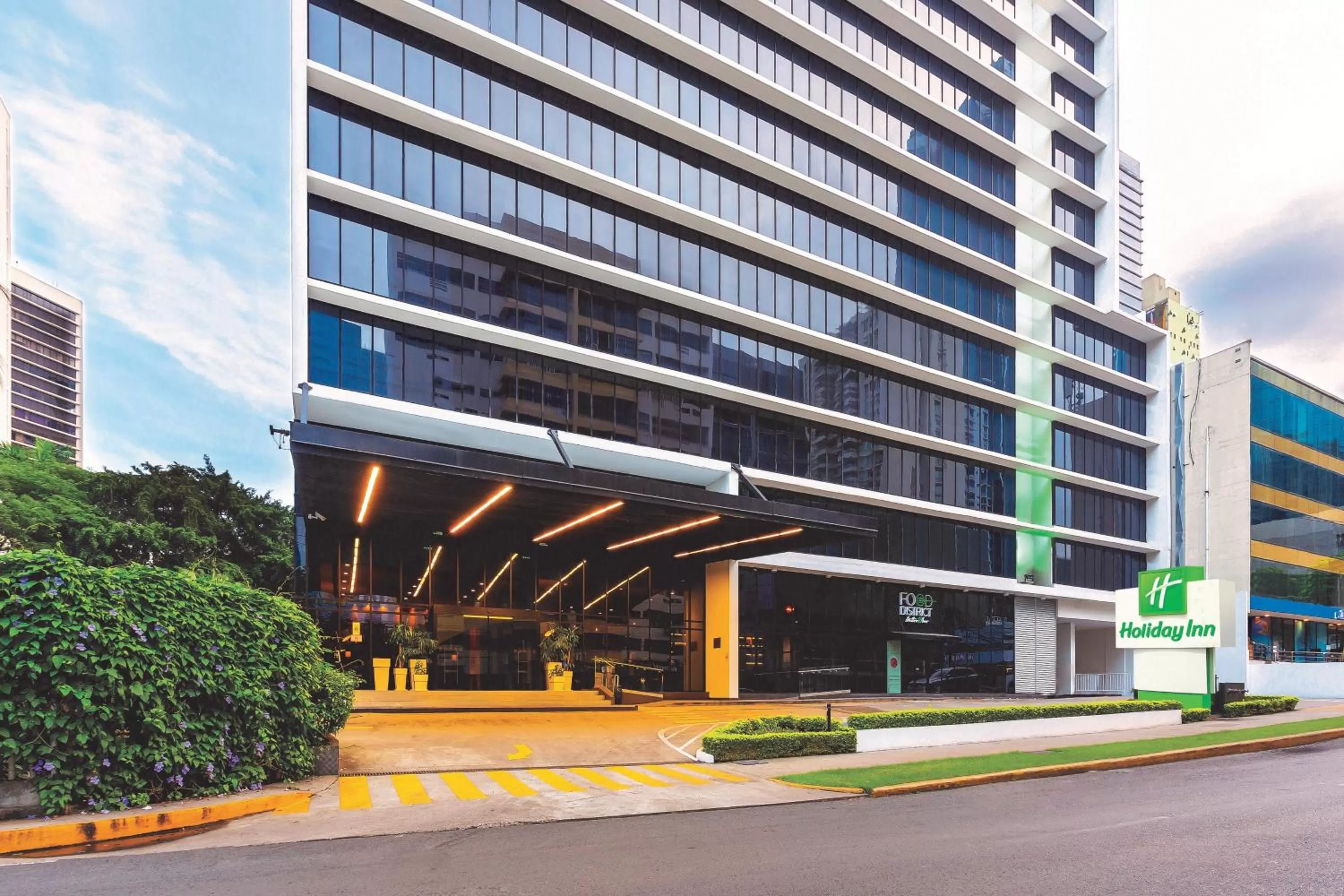 Property building in Holiday Inn Panama Distrito Financiero by IHG