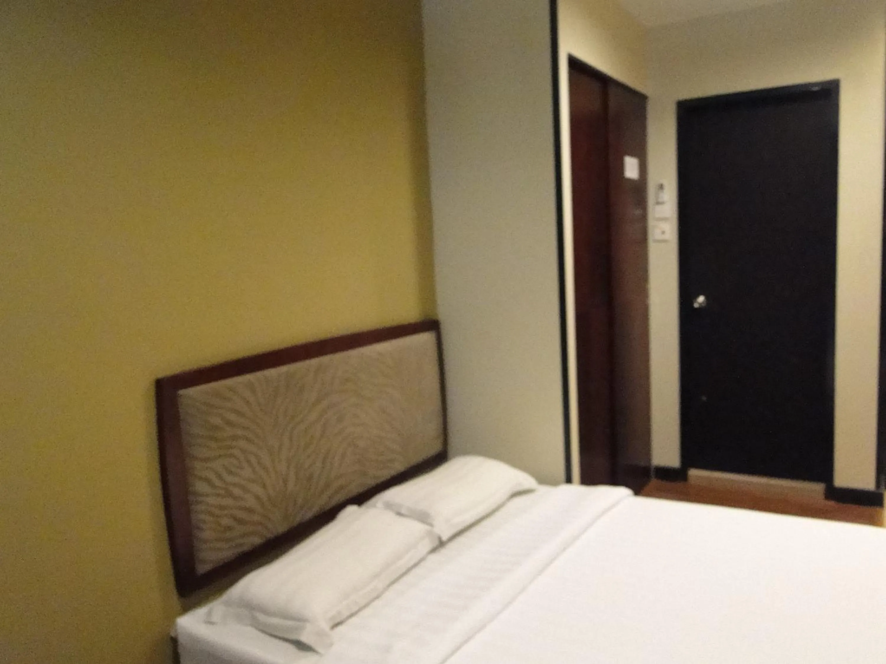 Bed in Hotel Sadong88