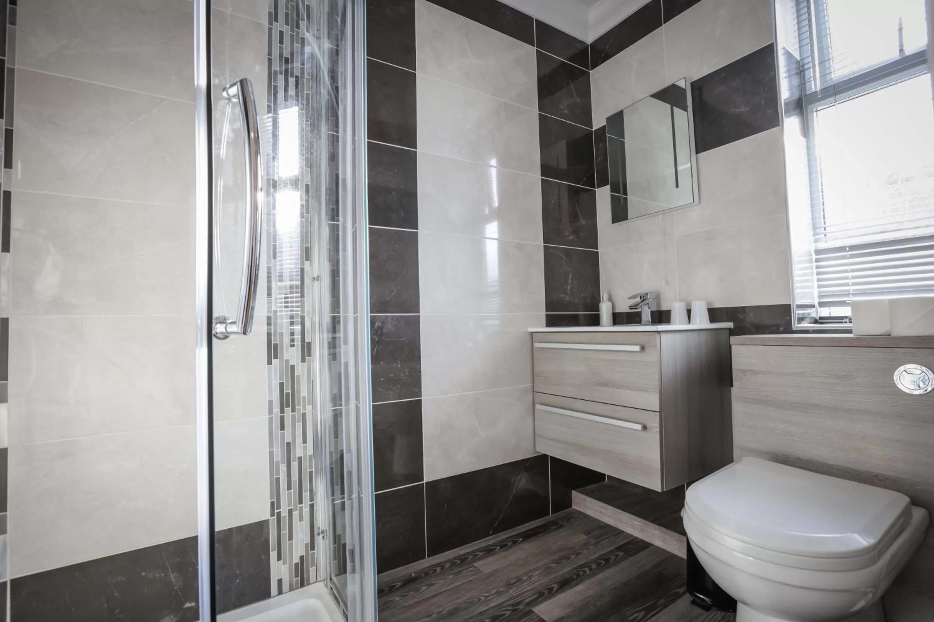Shower in Hotel Celebrity Bournemouth East Cliff by Villare hotels