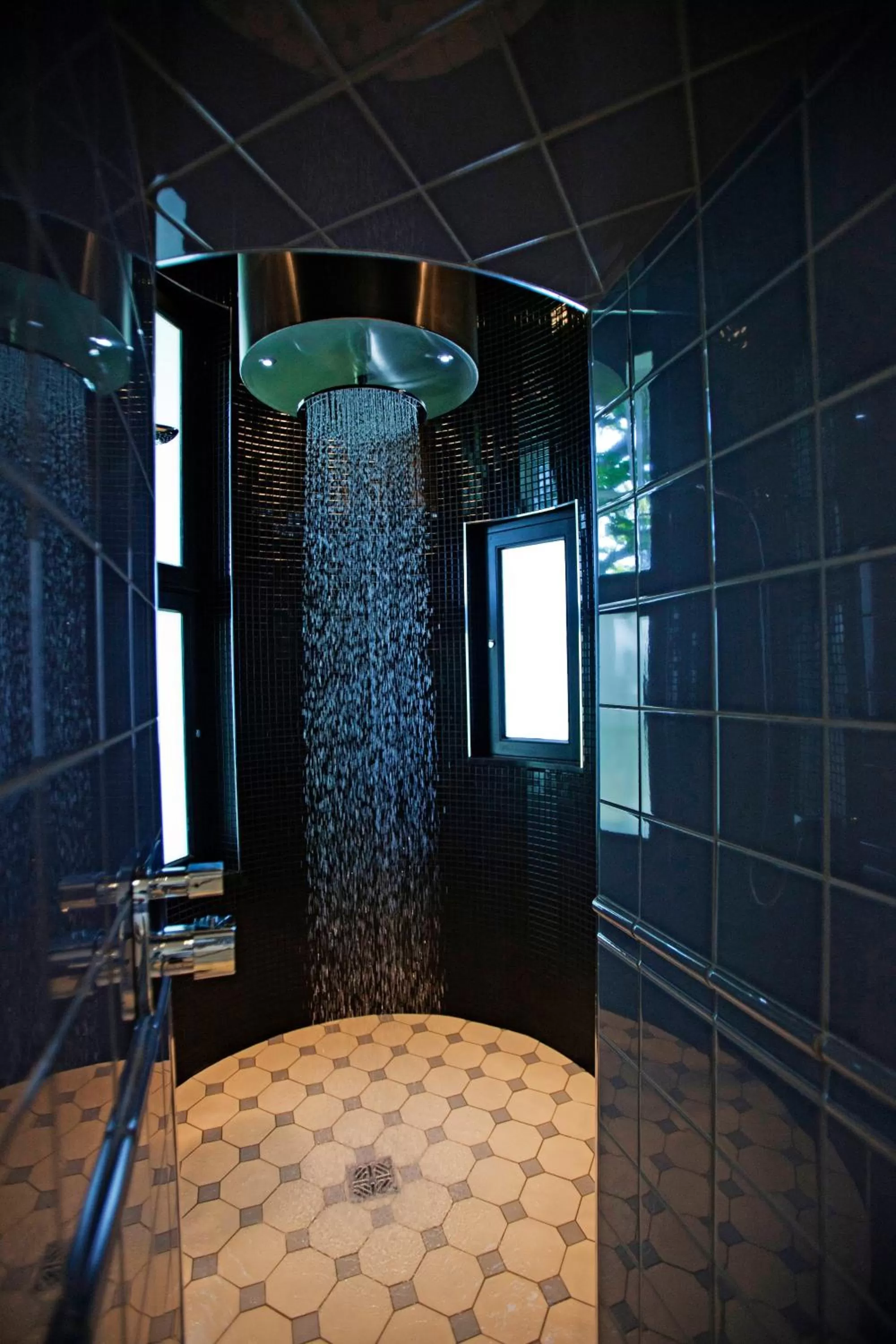 Shower in Meldrum House Hotel Golf And Country Estate