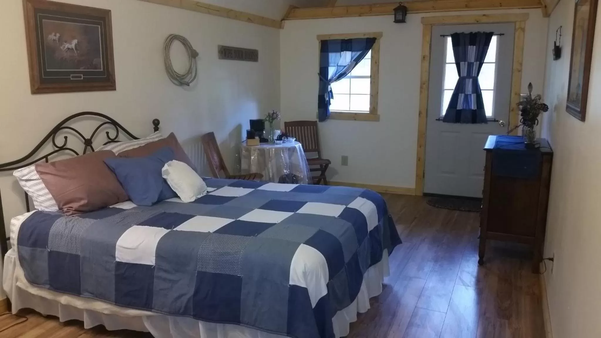 Photo of the whole room, Bed in Lonesome Dove Ranch
