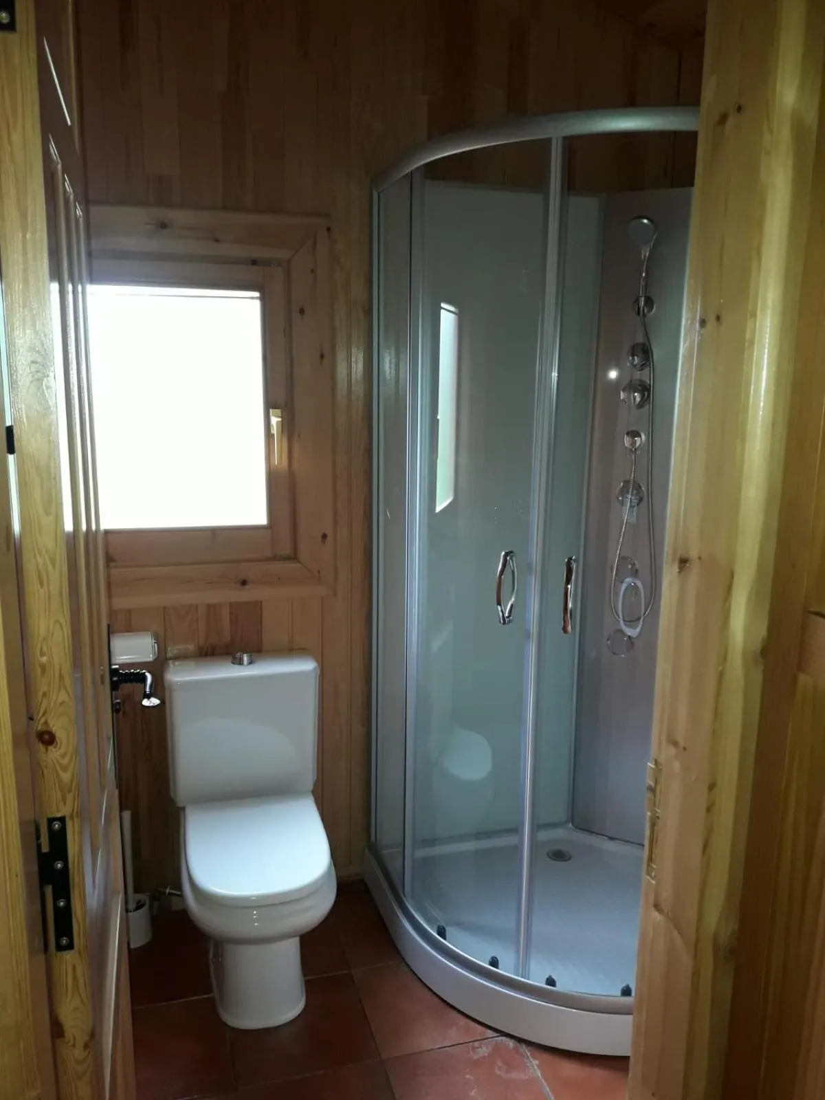 Shower in Sabiñanigo Camp & Hotel