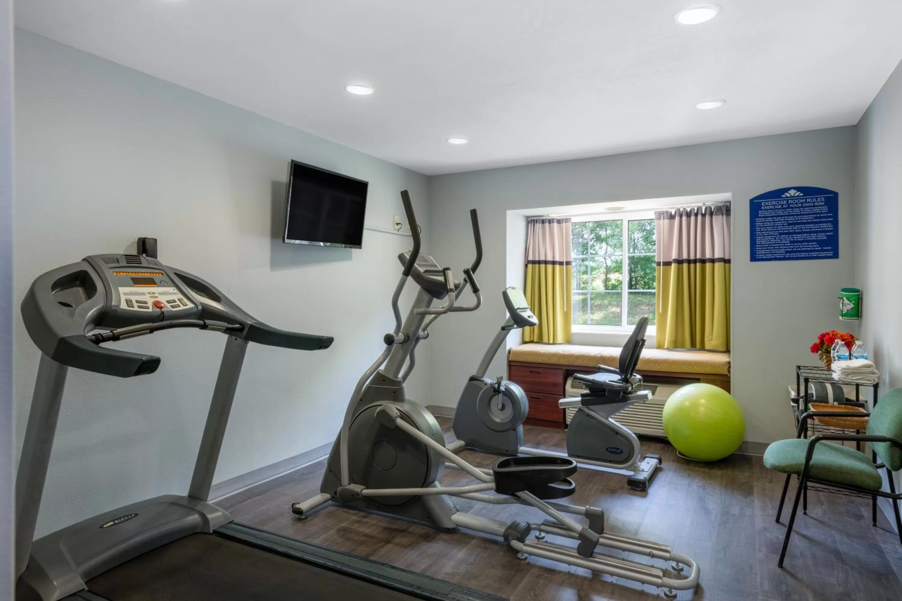 Fitness centre/facilities in Microtel Inn by Wyndham Spartanburg Duncan