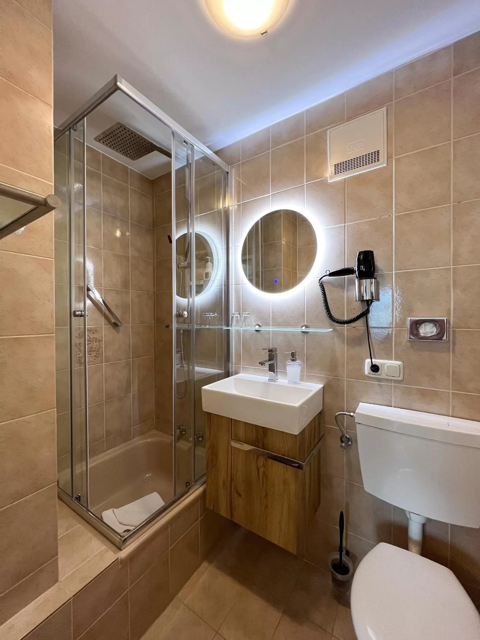 Bathroom in Sieben Zimmer am See