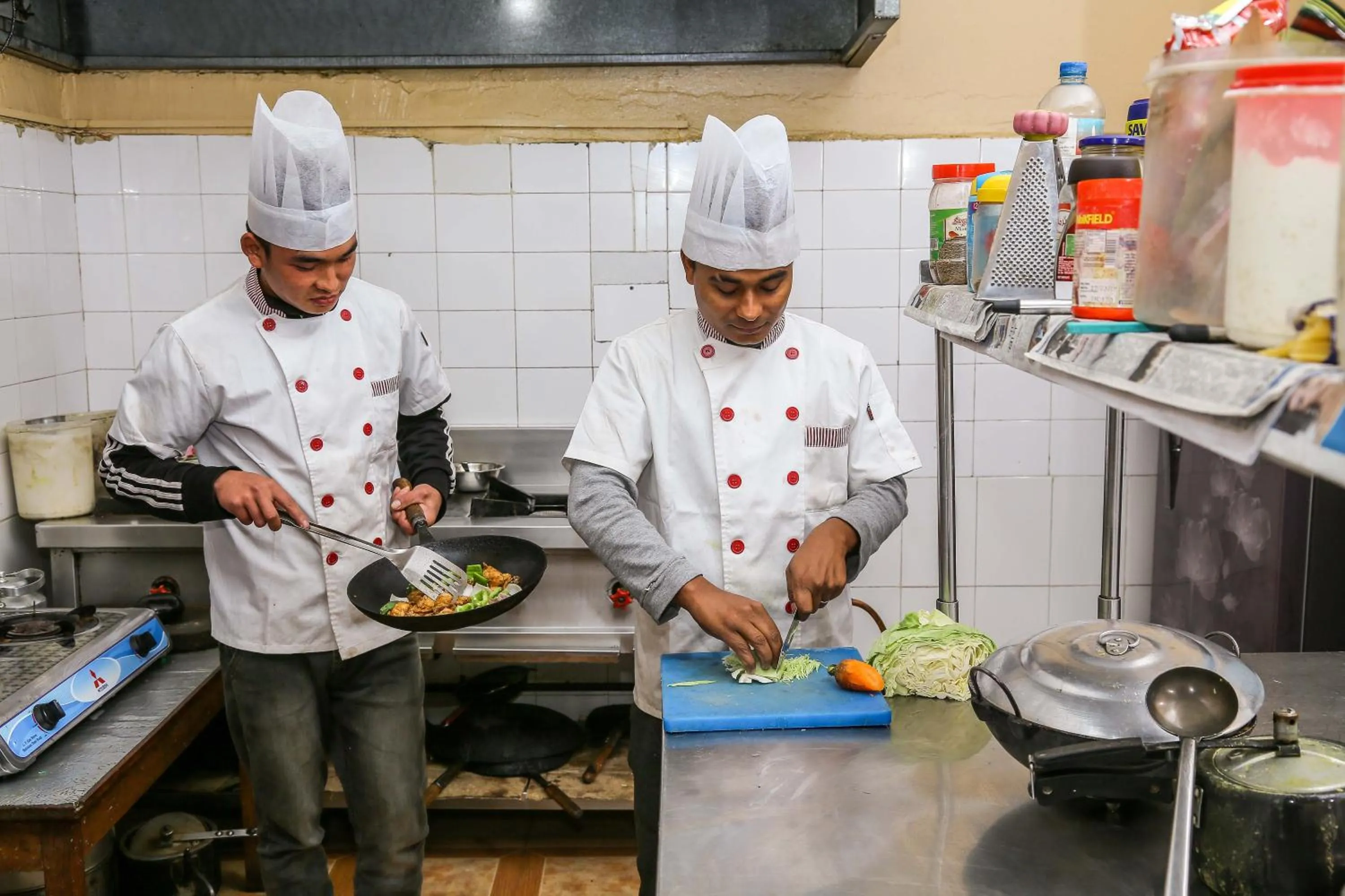 Food and drinks in Hotel Silver Oaks Inn