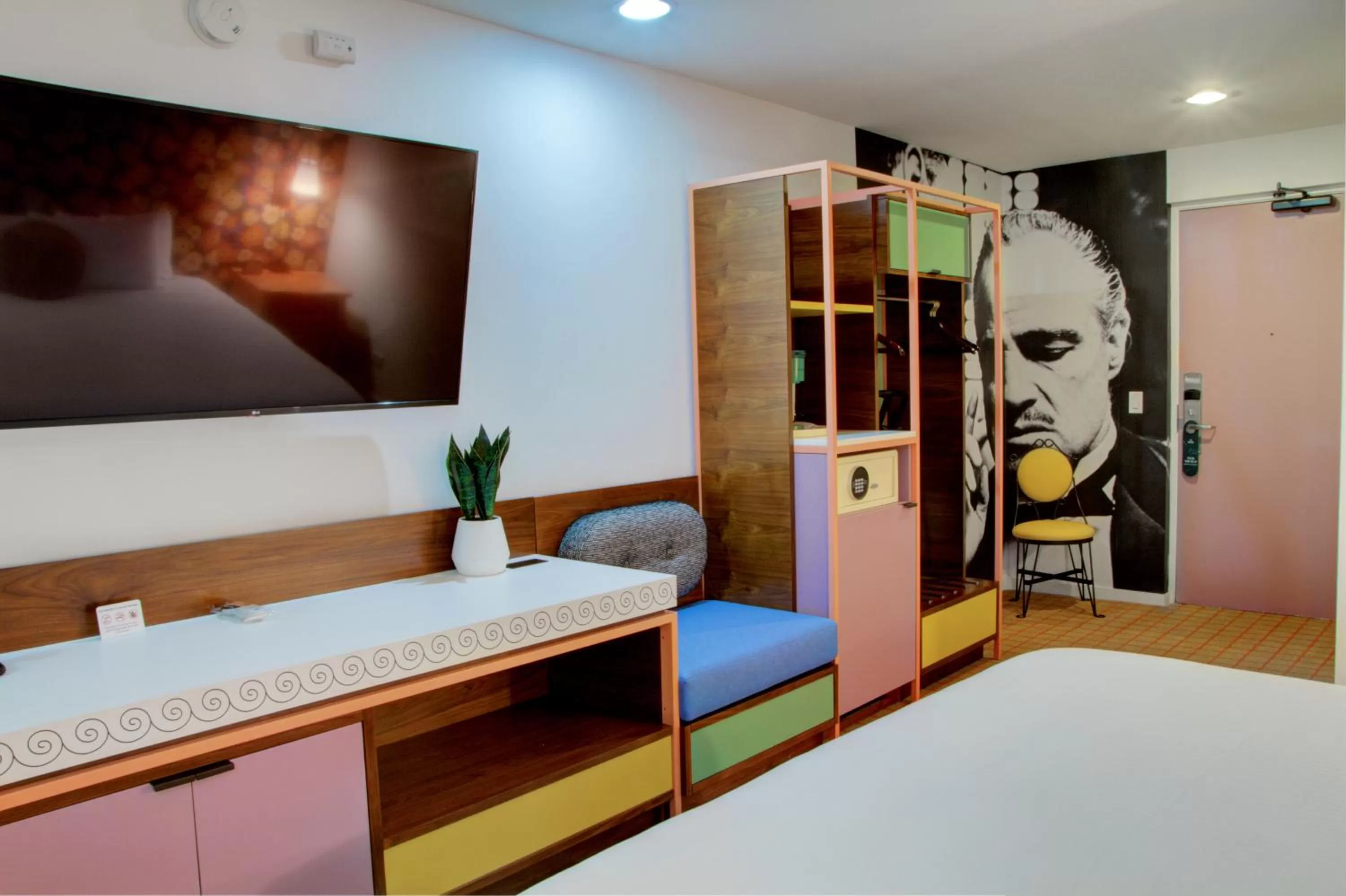 Communal lounge/ TV room in The Hollywood Franklin Hotel near Universal Studios