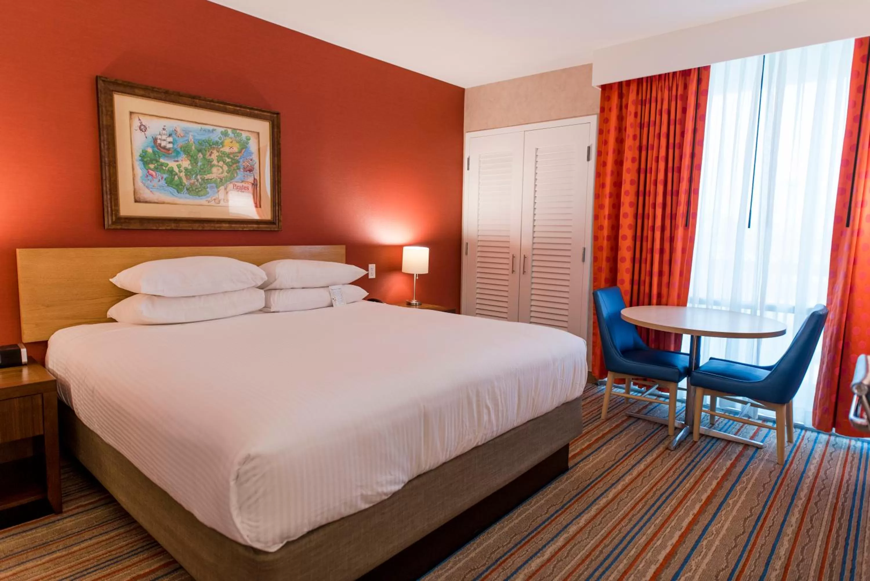 Bed in Howard Johnson by Wyndham Anaheim Hotel & Water Playground