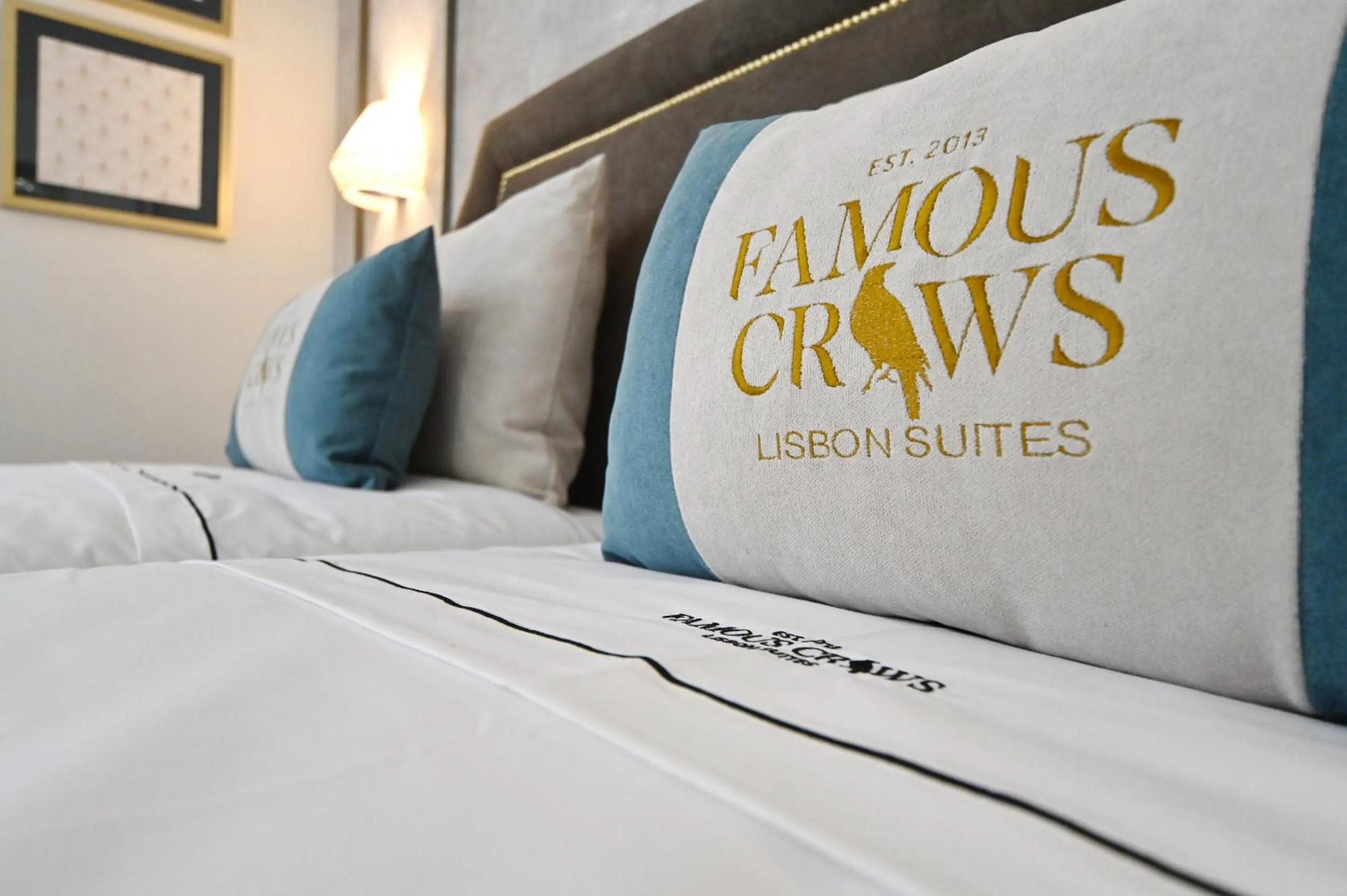 Bed in Famous Crows Lisbon Suites