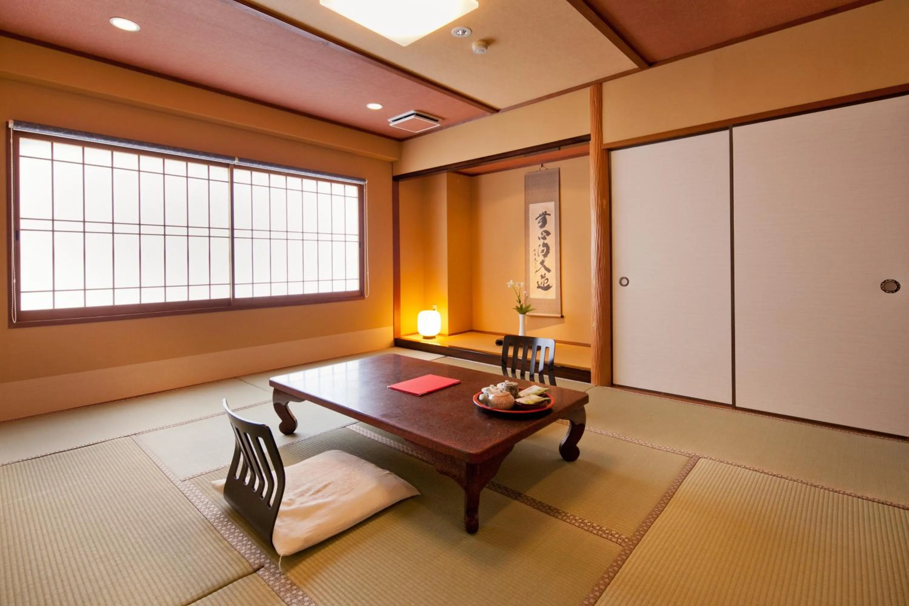 Photo of the whole room in Ryokan Oomuraya