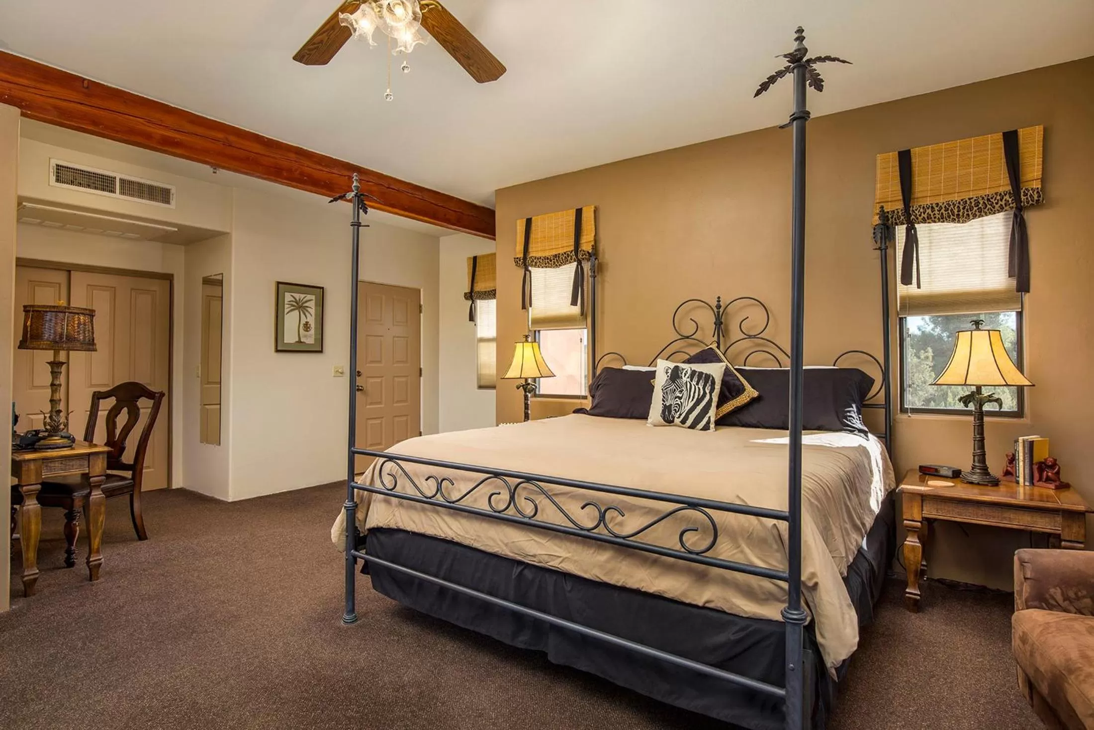 Bed in Alma De Sedona Inn B&B