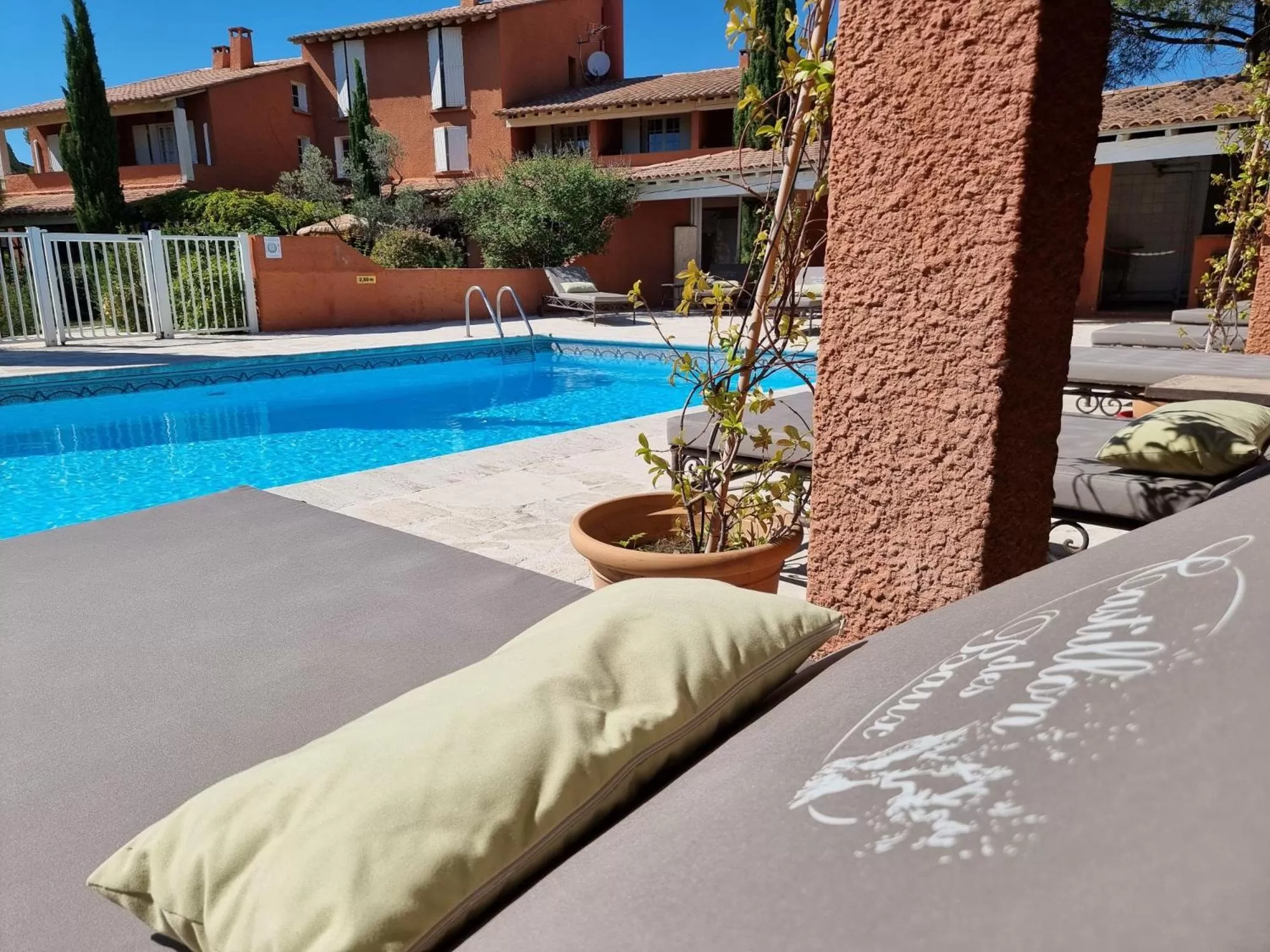 Pool view, Swimming Pool in Castillon Des Baux