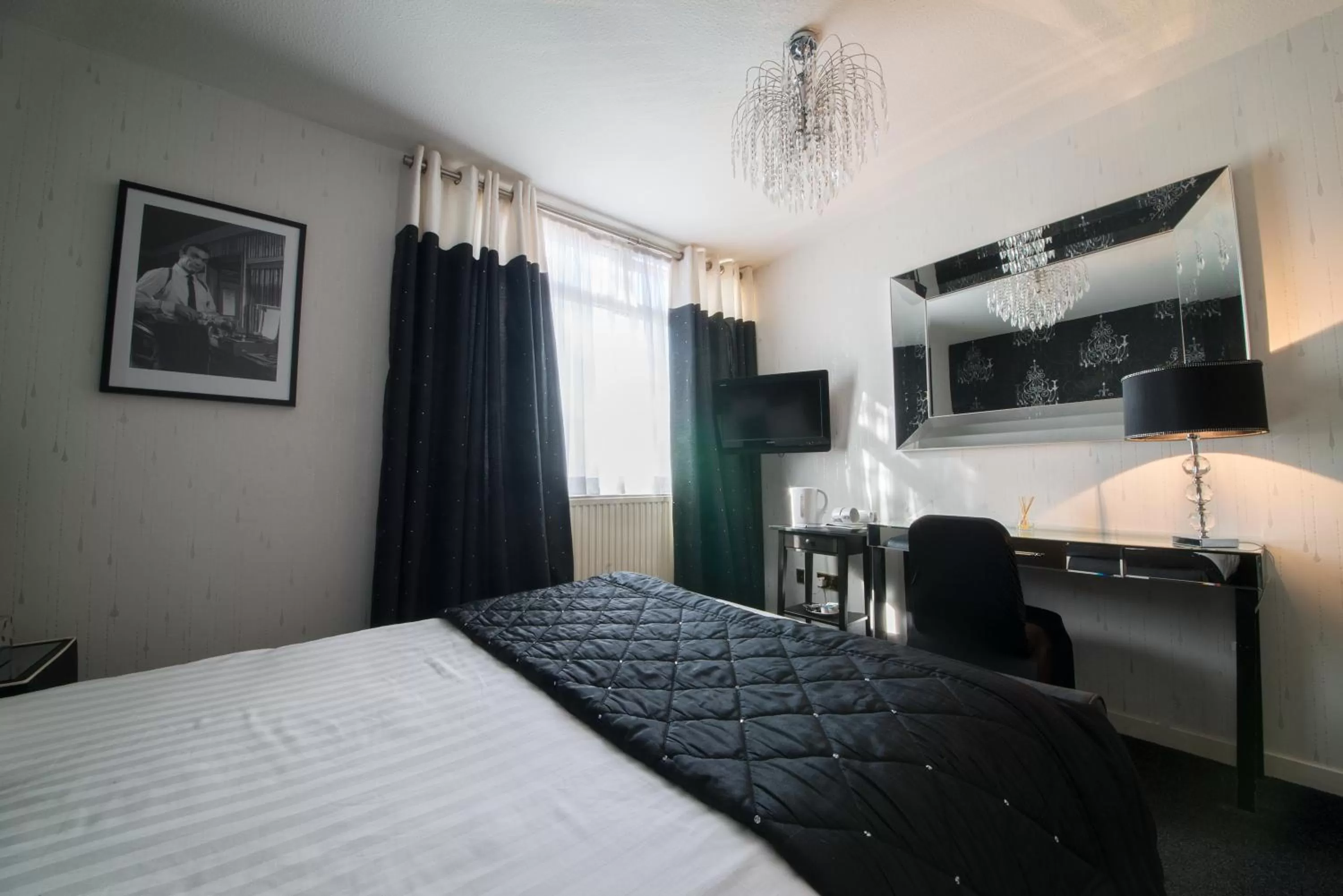 Bedroom, Bed in The Burnside Hotel