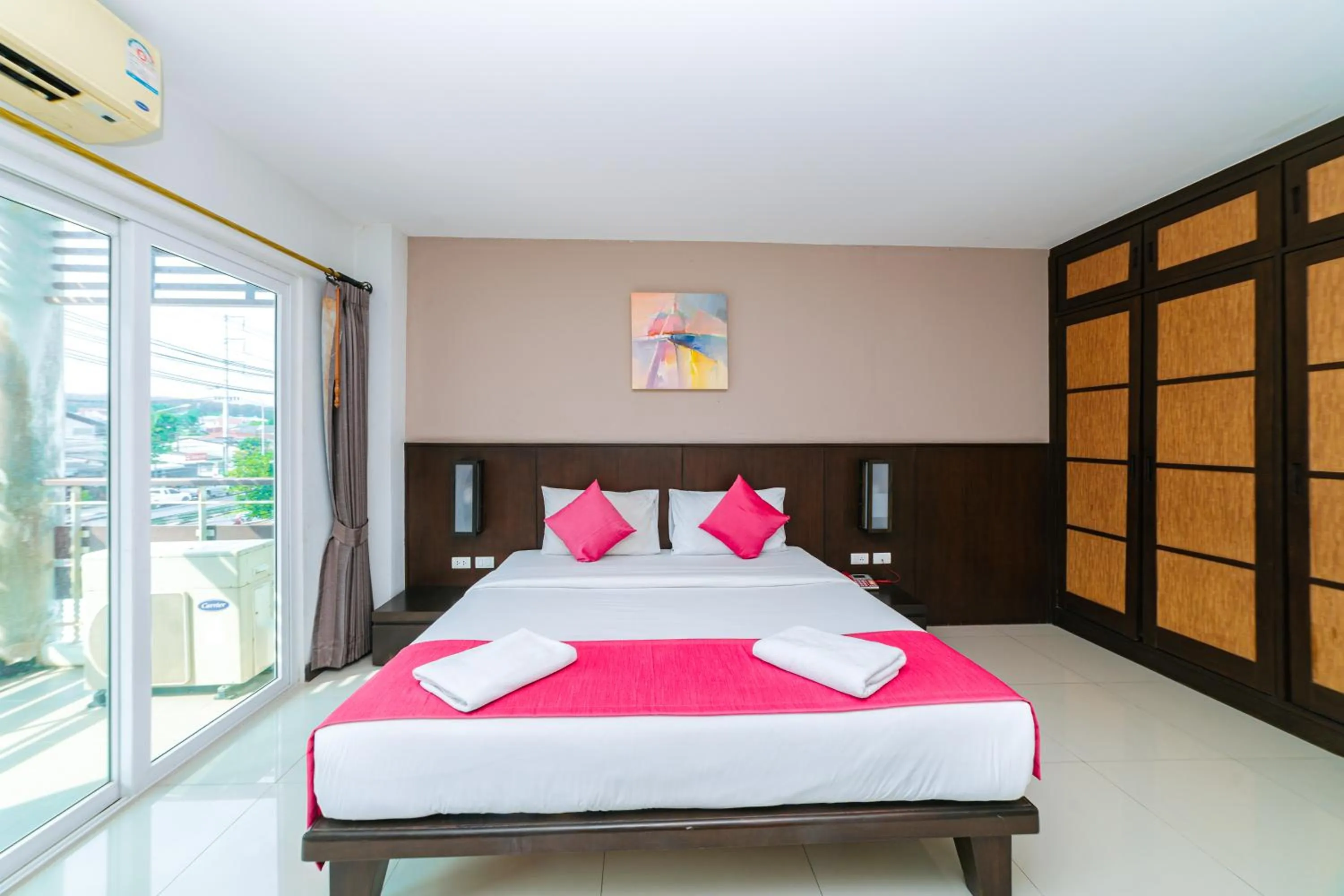 Bed in Ratana Hotel Sakdidet, PHUKET TOWN