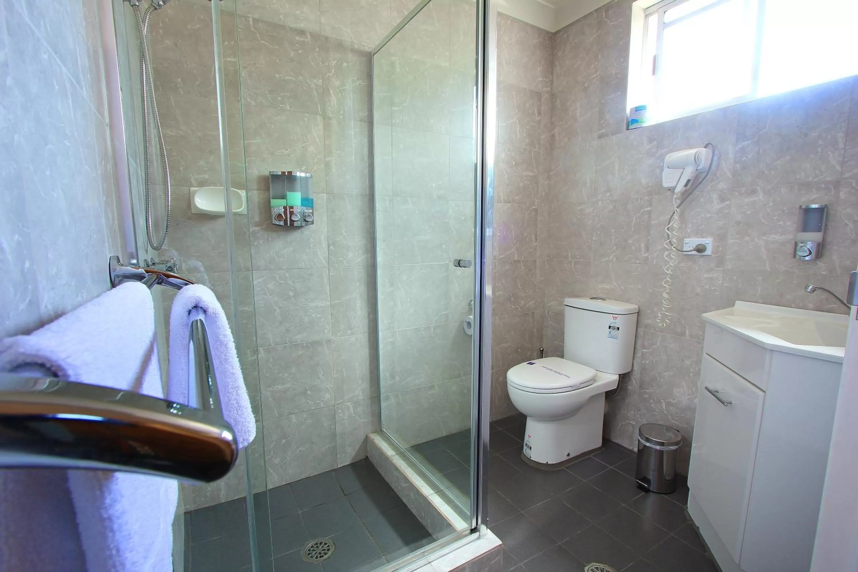 Bathroom in Garden City Motor Inn