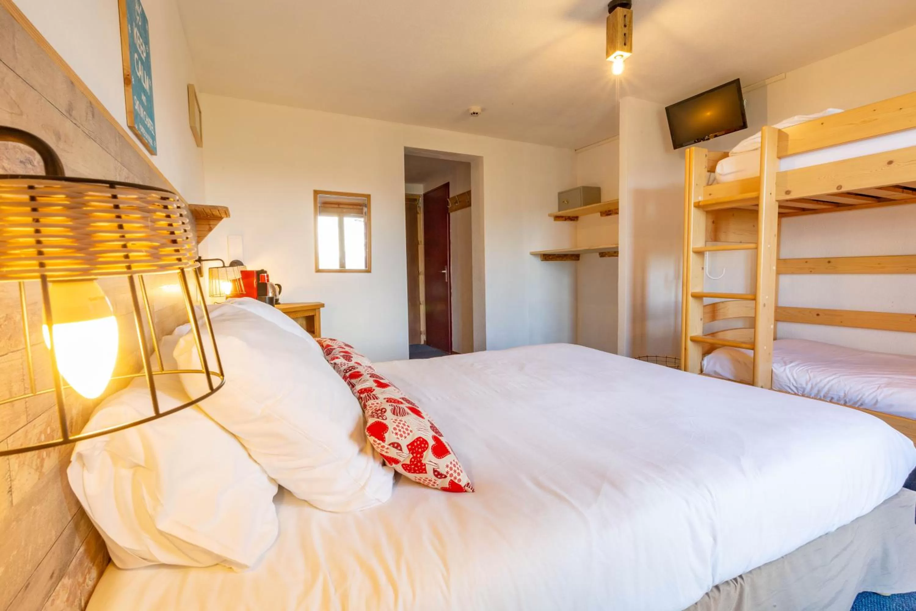 Photo of the whole room, Bunk Bed in L'Escale (accès en télécabine)