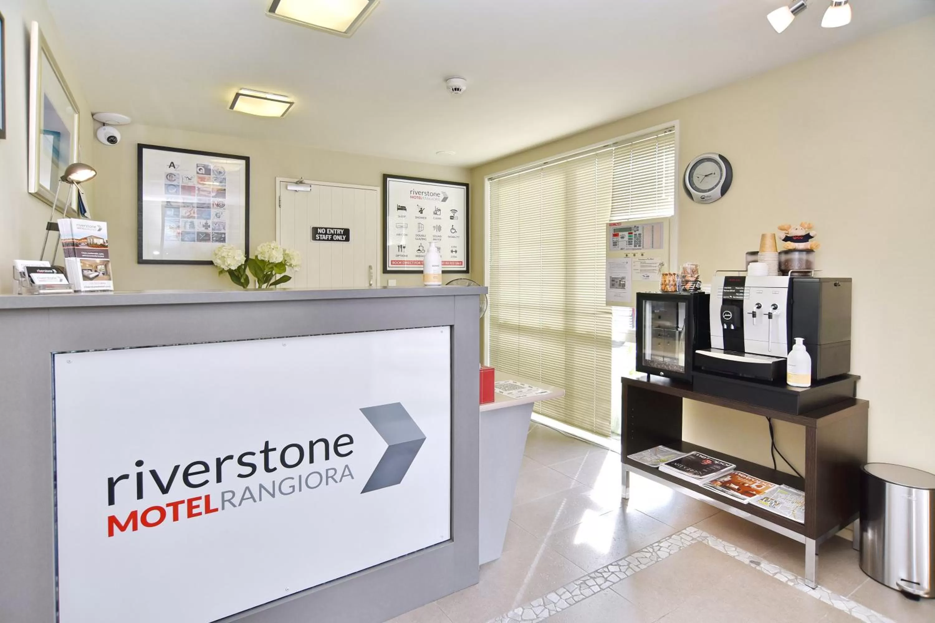 Coffee/tea facilities, Lobby/Reception in The Riverstone