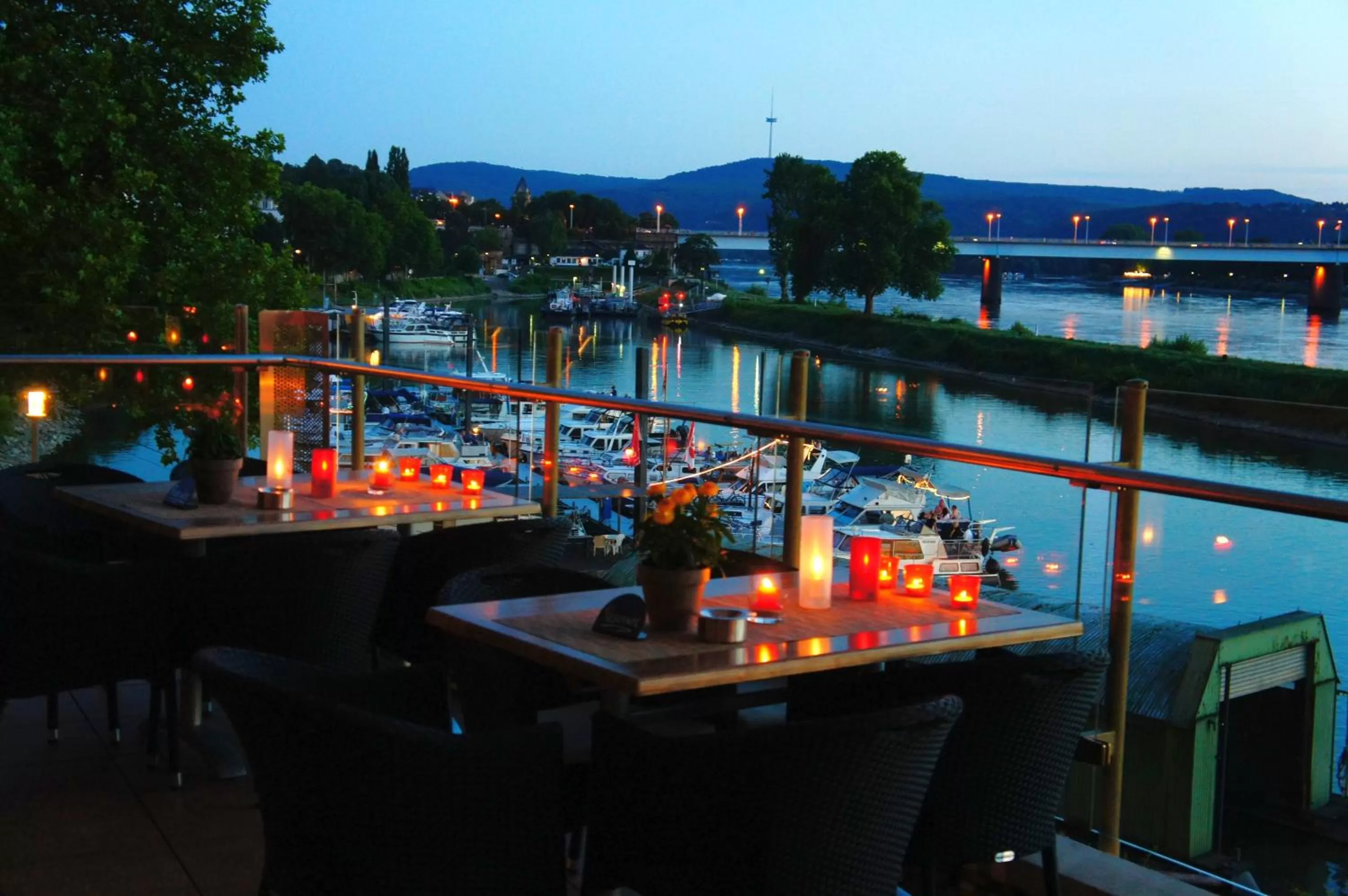 Restaurant/places to eat in Diehls Hotel