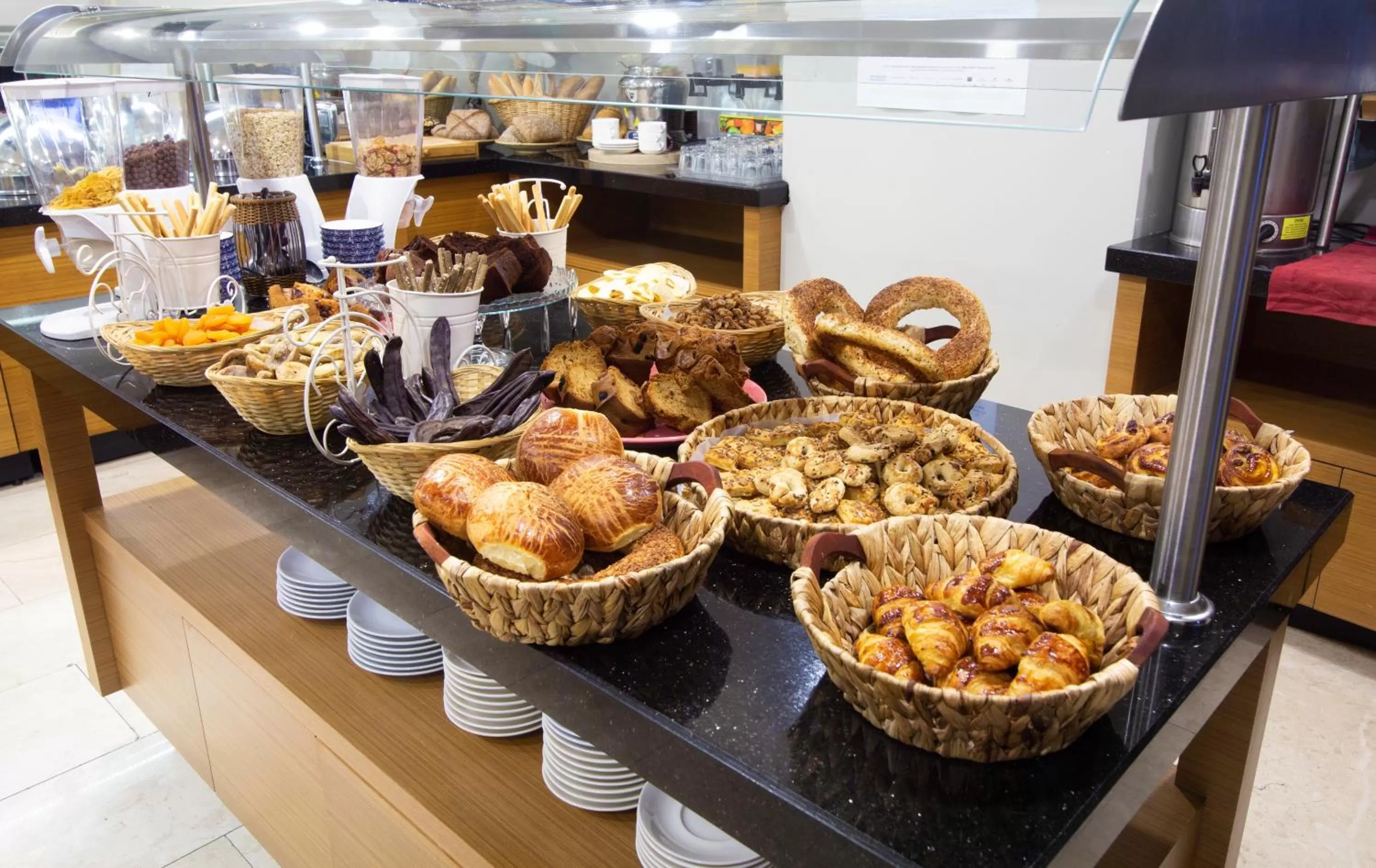 Food and drinks in Ramada Encore by Wyndham Gebze