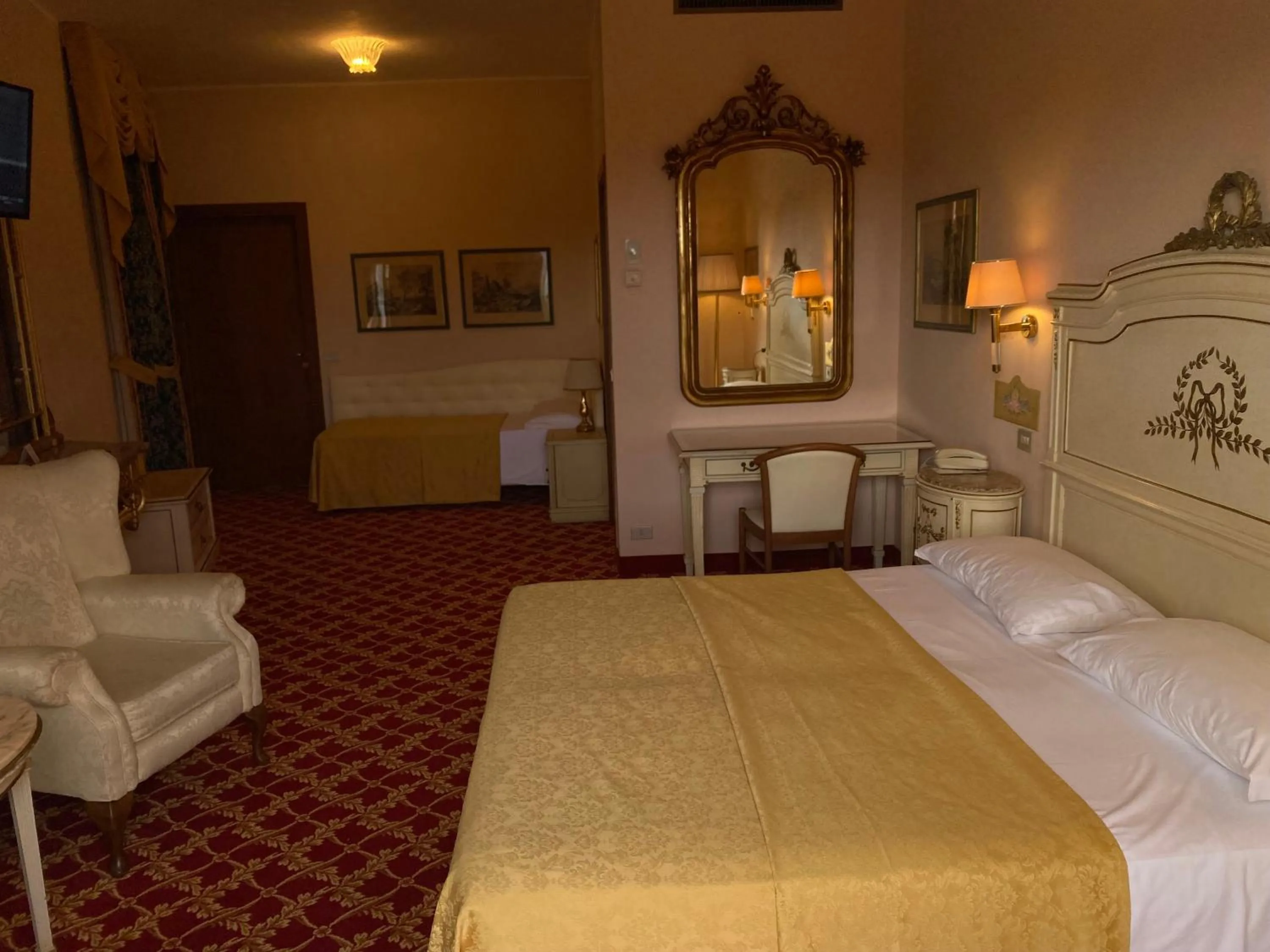 Bedroom, Bed in Hotel Milan Speranza Au Lac