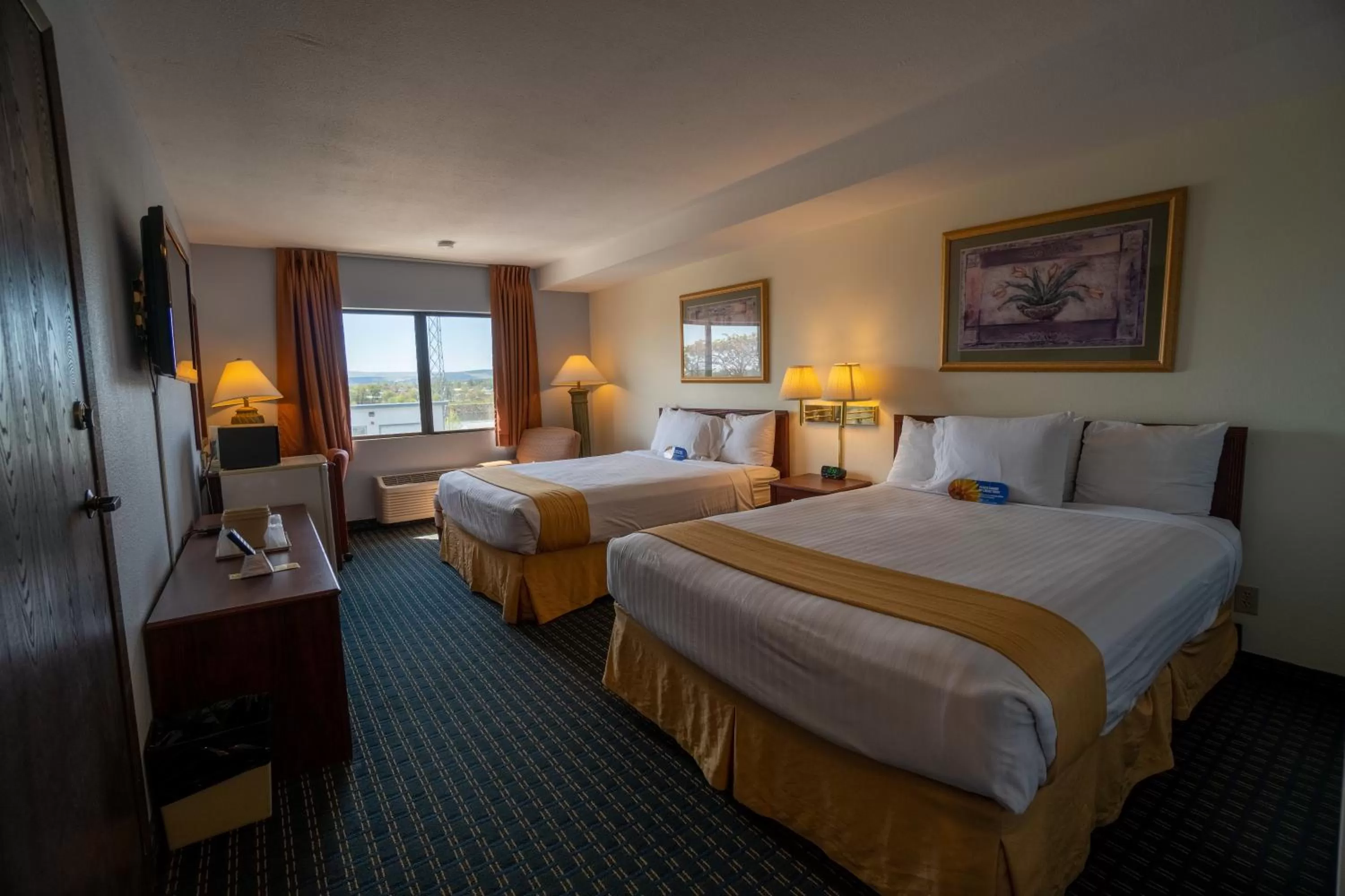 Bed in Clover Island Inn