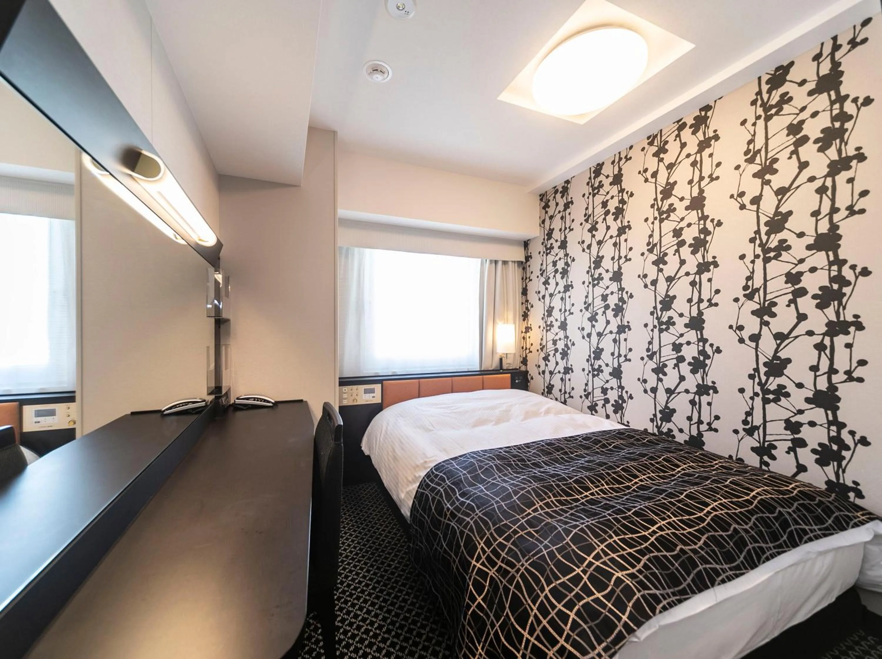 Photo of the whole room, Bed in APA Hotel Shin Osaka Ekiminami