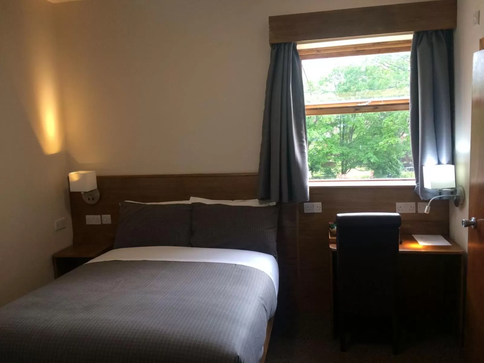 Bedroom, Bed in Crosshill House