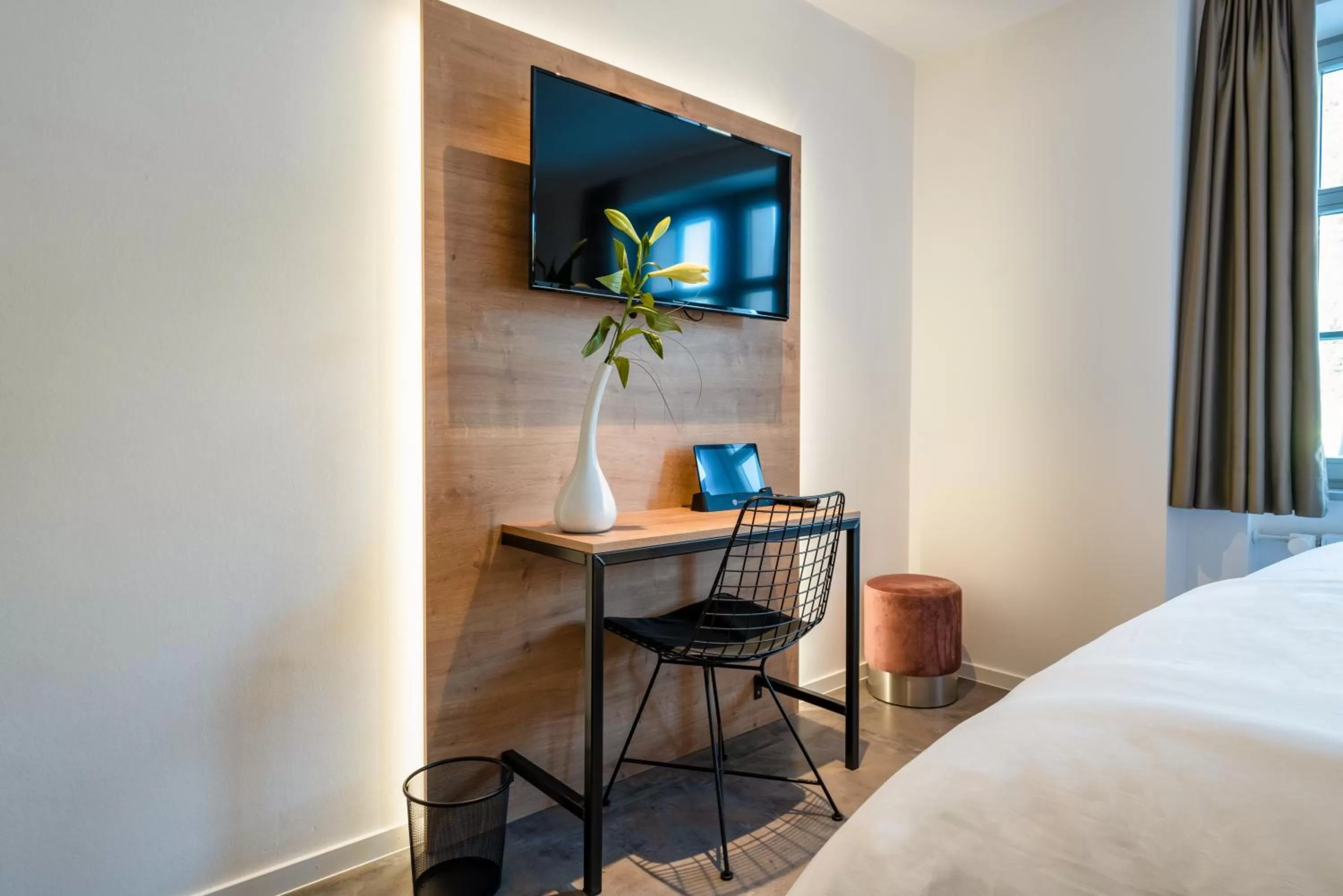 TV and multimedia, Bed in coucou hotel & kuckucks-stube (Titisee)