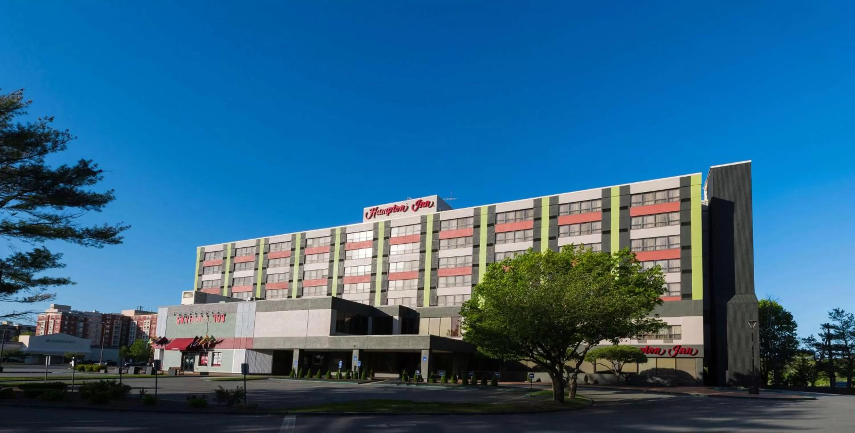 Property building in Hampton Inn Boston-Natick