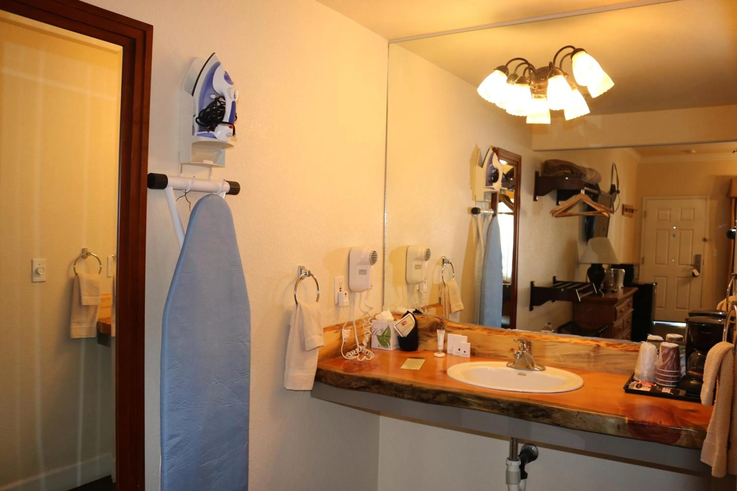 Bathroom in Historian Inn