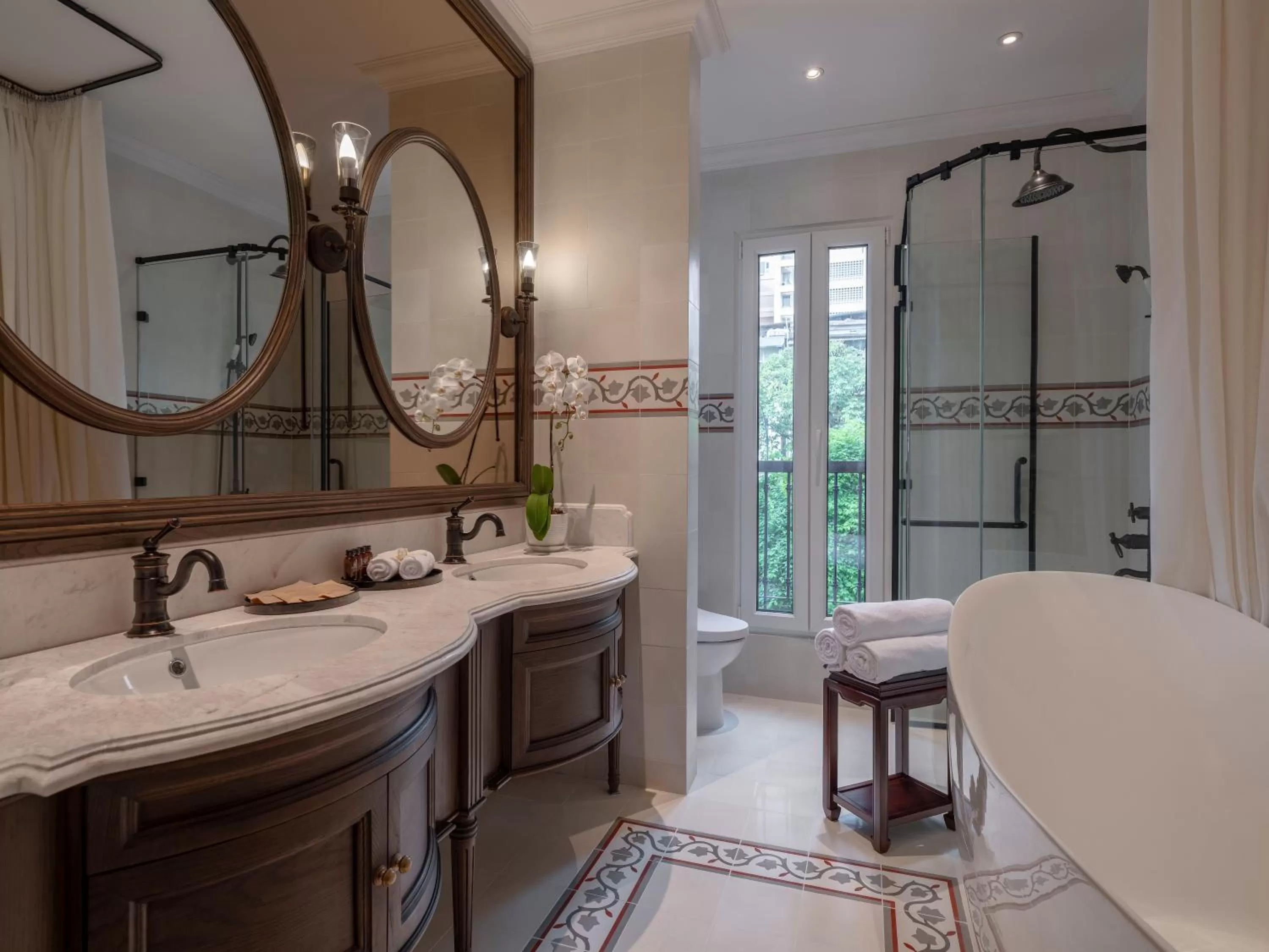 Bathroom in De Syloia Hotel