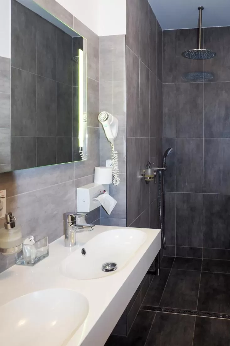 Shower in Hotel Vacek Pod Věží