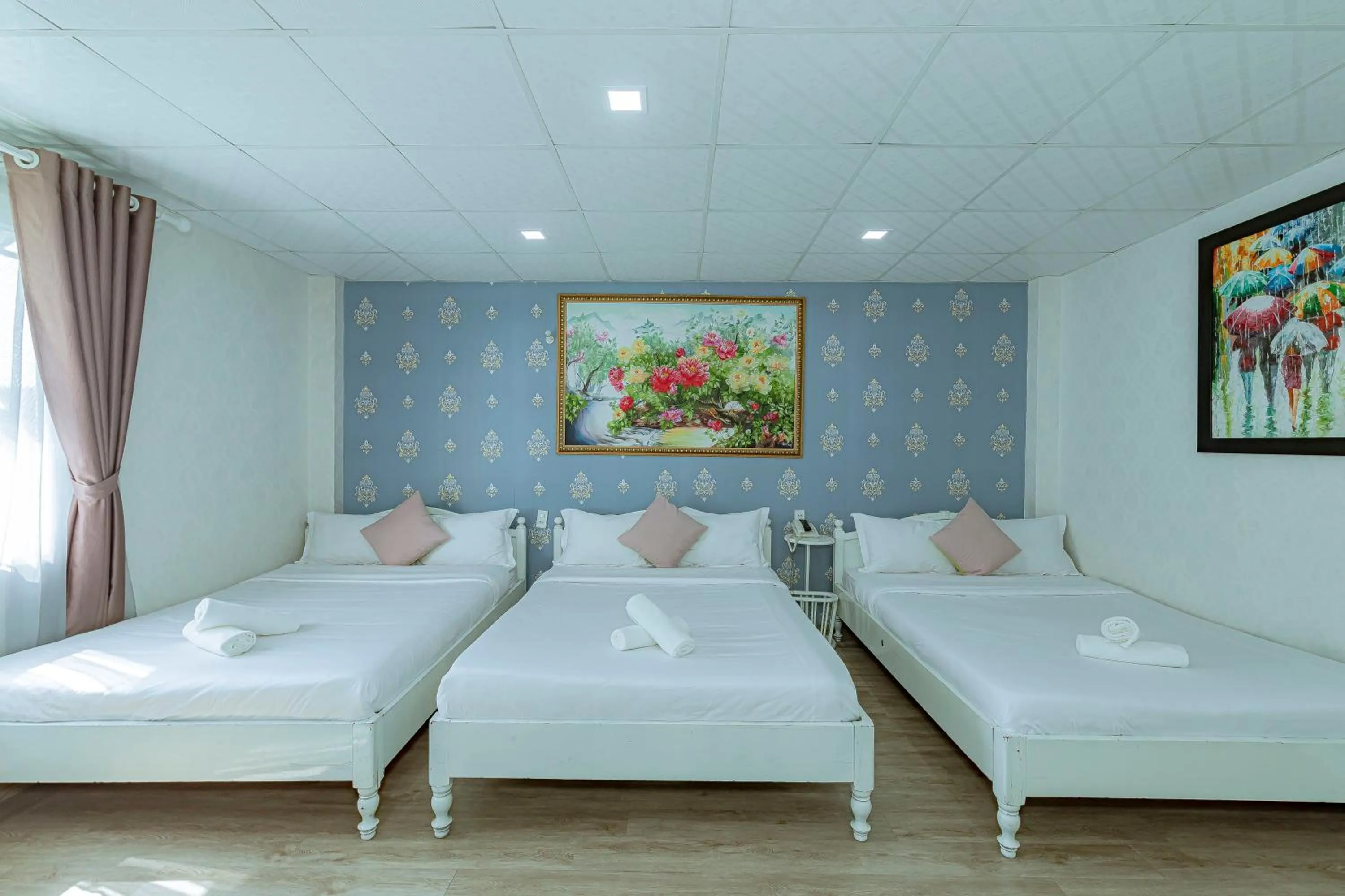 Ken's Backpackers Hotel