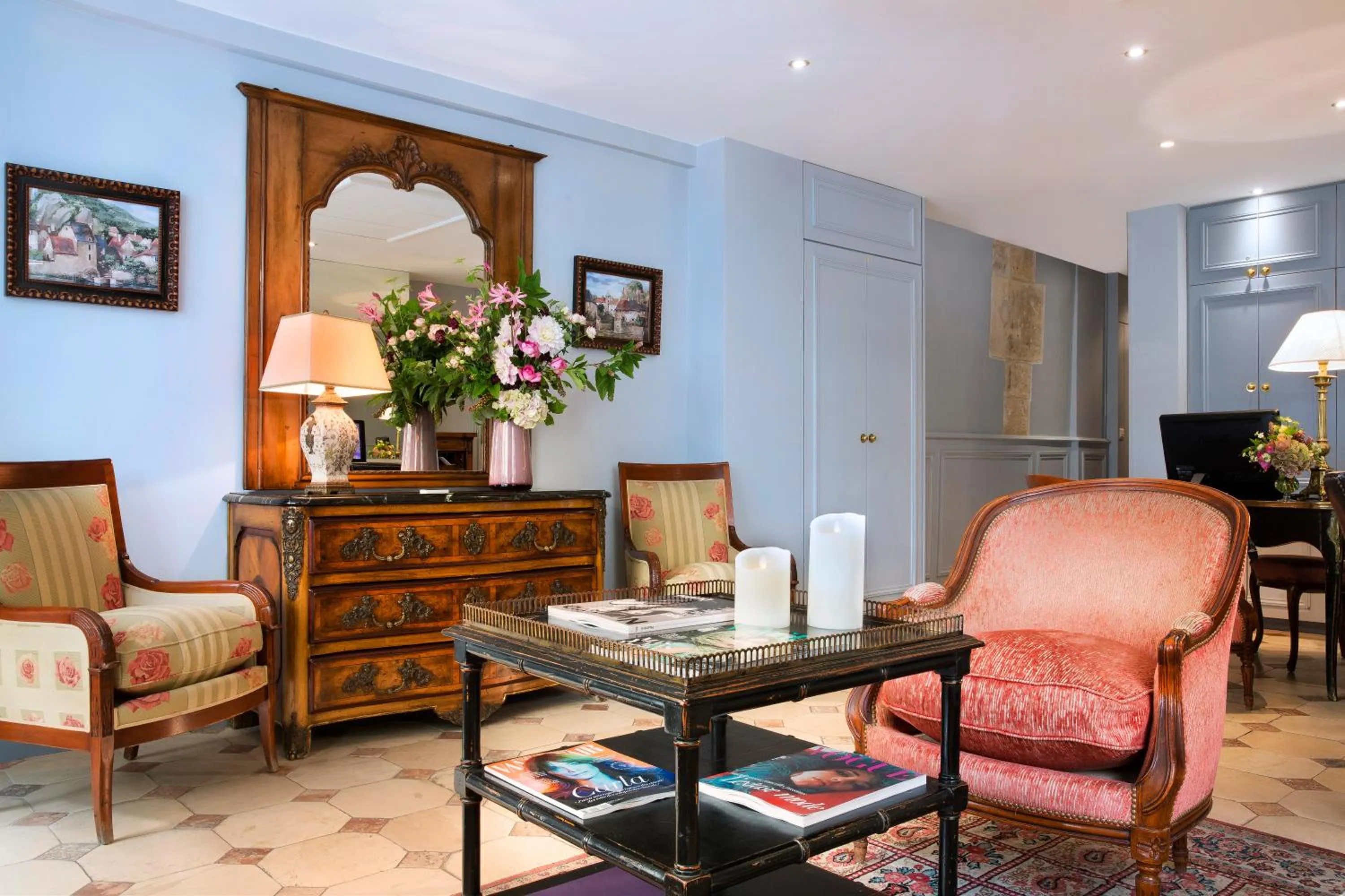 Lobby or reception in Le Relais Saint Honoré