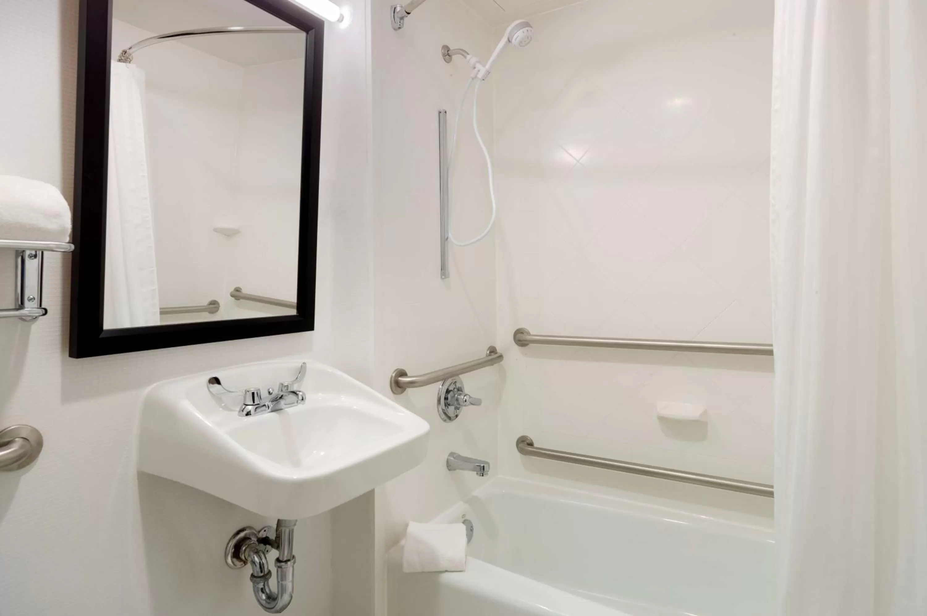 Bathroom in Hampton Inn Seaport Financial District