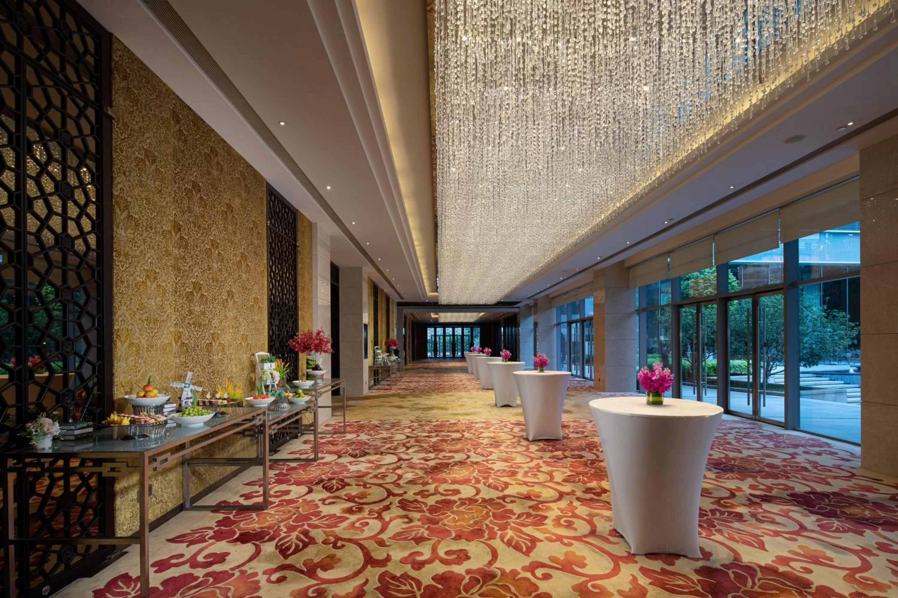 Meeting/conference room in Crowne Plaza Guangzhou Huadu by IHG