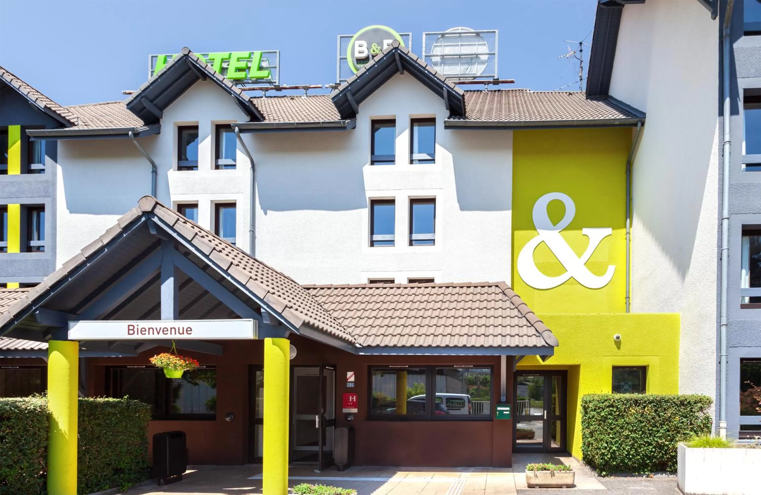 Facade/entrance in B&B HOTEL CHAMBERY La Cassine
