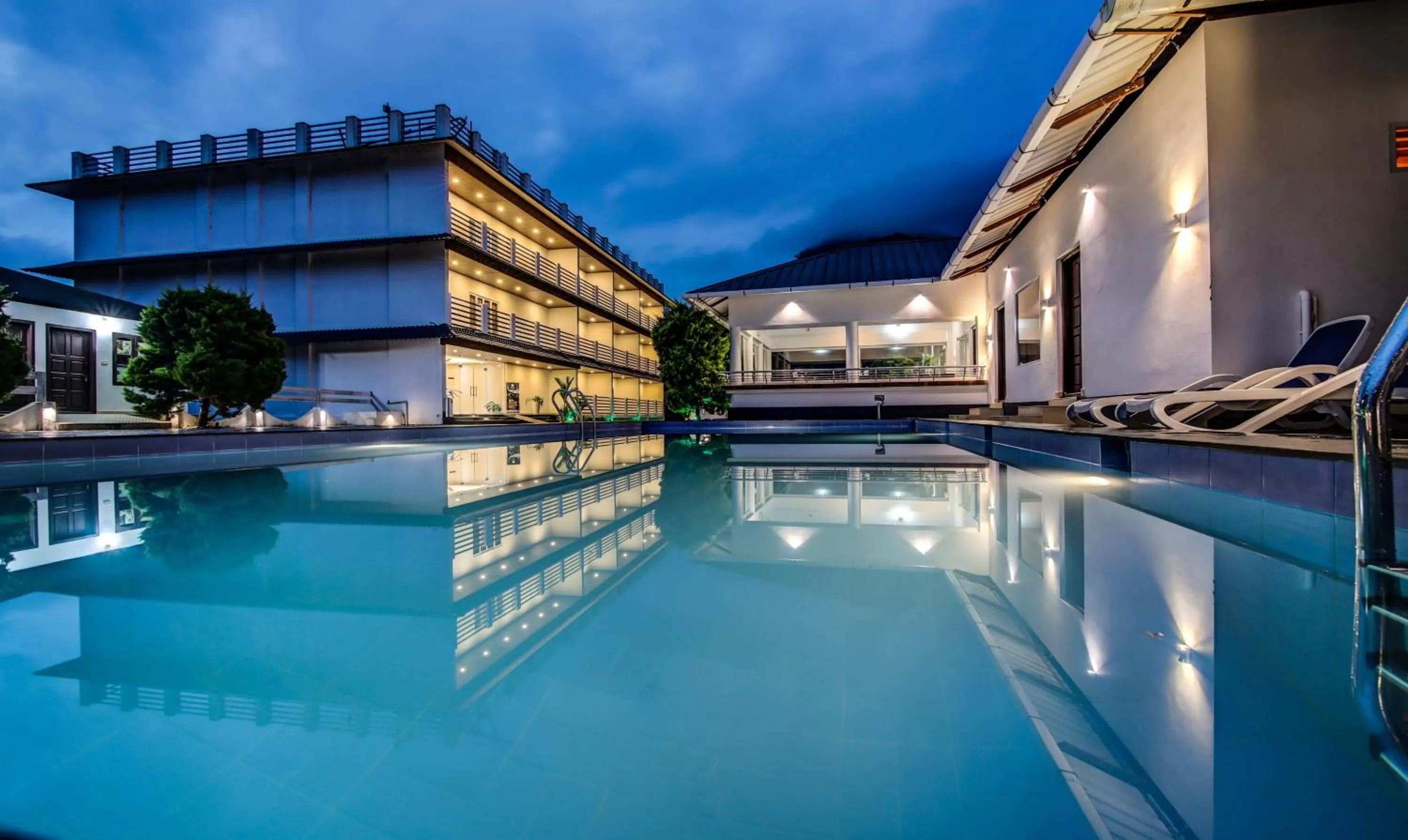 Swimming pool in Misty Garden Resort and SPA